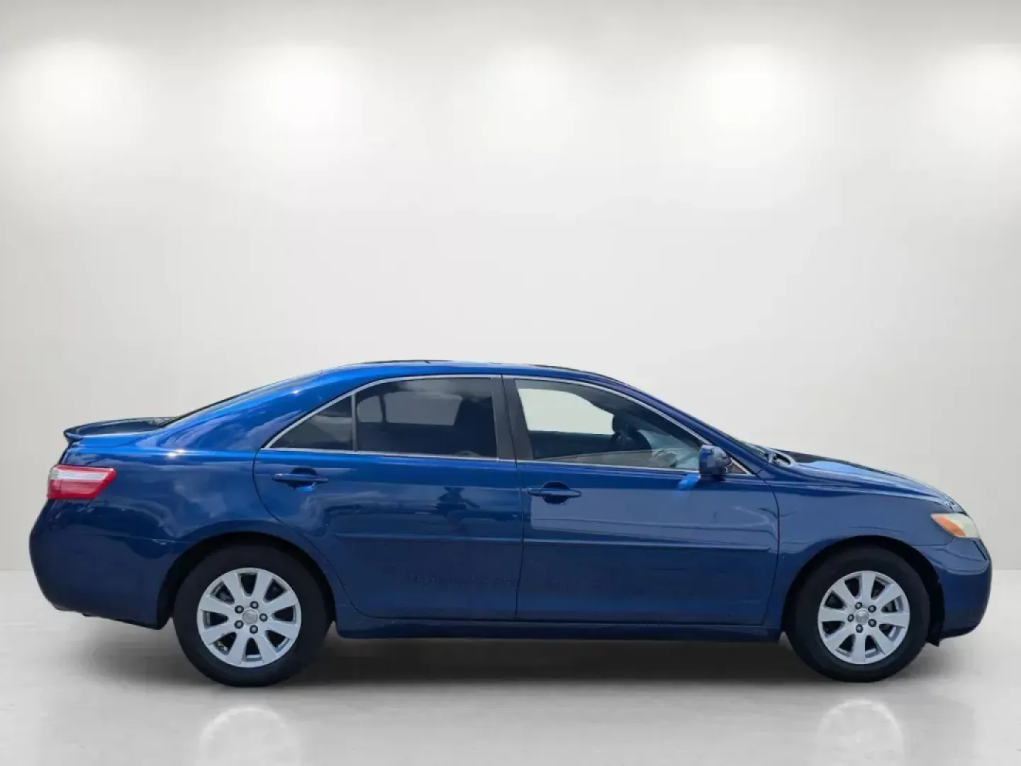 2008 Toyota Camry XLE (4T1BE46K28U) with an Gas I4 2.4L/144 engine, 5-Speed Automatic w/OD transmission, located at 804 22nd Ave, Phenix City, AL, 36870, (334) 297-1860, 32.484749, -85.024475 - **Drive into Adventure with the 2008 Toyota Camry XLE Perfect for Your Next Journey!**<br /> <br /> Are you searching for a reliable vehicle that effortlessly balances style, comfort, and performance? Look no further than the stunning **2008 Toyota Camry XLE**, available now at **Gils Auto - Phenix - Photo#3