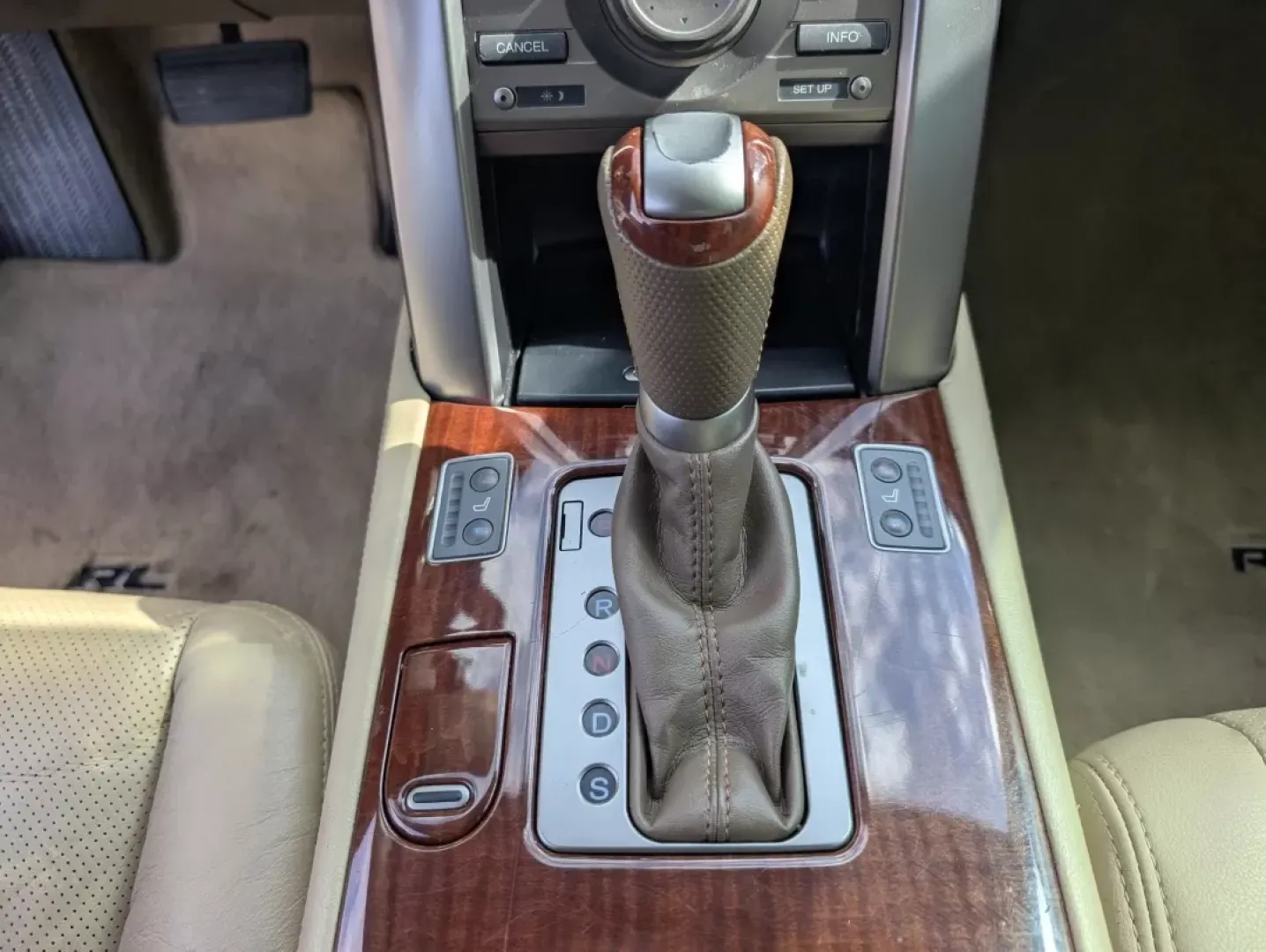 2009 Acura RL Tech Pkg (JH4KB266X9C) with an Other engine, located at 804 22nd Ave, Phenix City, AL, 36870, (334) 297-1860, 32.484749, -85.024475 - **Experience Luxury and Reliability with this 2009 Acura RL at Gils Auto - Prattville!**<br /> <br /> Are you in search of a reliable vehicle that combines luxury with performance? Look no further! Perfect for both daily commutes and weekend getaways, this stunning 2009 Acura RL is an ideal choice f - Photo#13