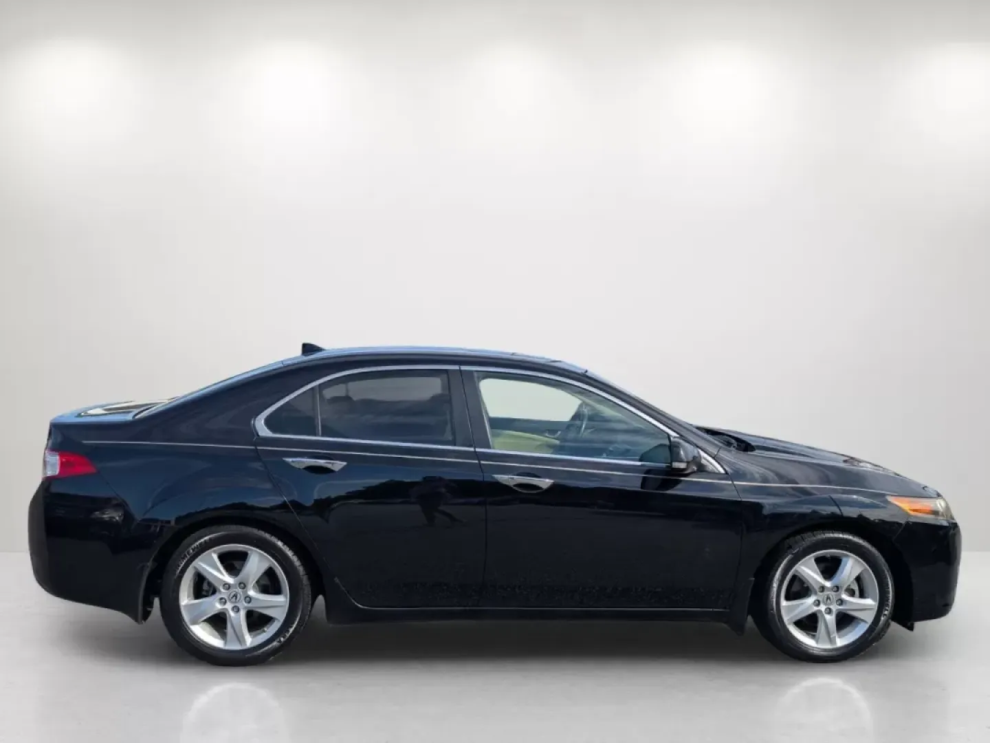 2009 Acura TSX (JH4CU26699C) with an Other engine, located at 1430 Gateway Drive, Opelika, AL, 36801, (334) 239-0944, 32.637871, -85.409790 - **Discover Luxury and Reliability: 2009 Acura TSX at Gils Auto in Phenix City, AL**<br /> <br /> Are you in search of a reliable sedan that fits seamlessly into your dynamic lifestyle? Look no further than this stunning 2009 Acura TSX, available now at Gils Auto, your trusted Buy Here Pay Here deale - Photo#3