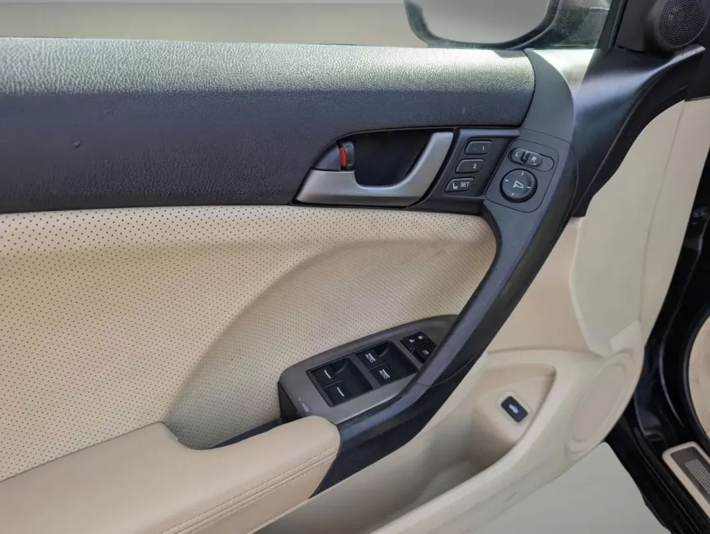 2009 Acura TSX (JH4CU26699C) with an Other engine, located at 1430 Gateway Drive, Opelika, AL, 36801, (334) 239-0944, 32.637871, -85.409790 - **Discover Luxury and Reliability: 2009 Acura TSX at Gils Auto in Phenix City, AL**<br /> <br /> Are you in search of a reliable sedan that fits seamlessly into your dynamic lifestyle? Look no further than this stunning 2009 Acura TSX, available now at Gils Auto, your trusted Buy Here Pay Here deale - Photo#16