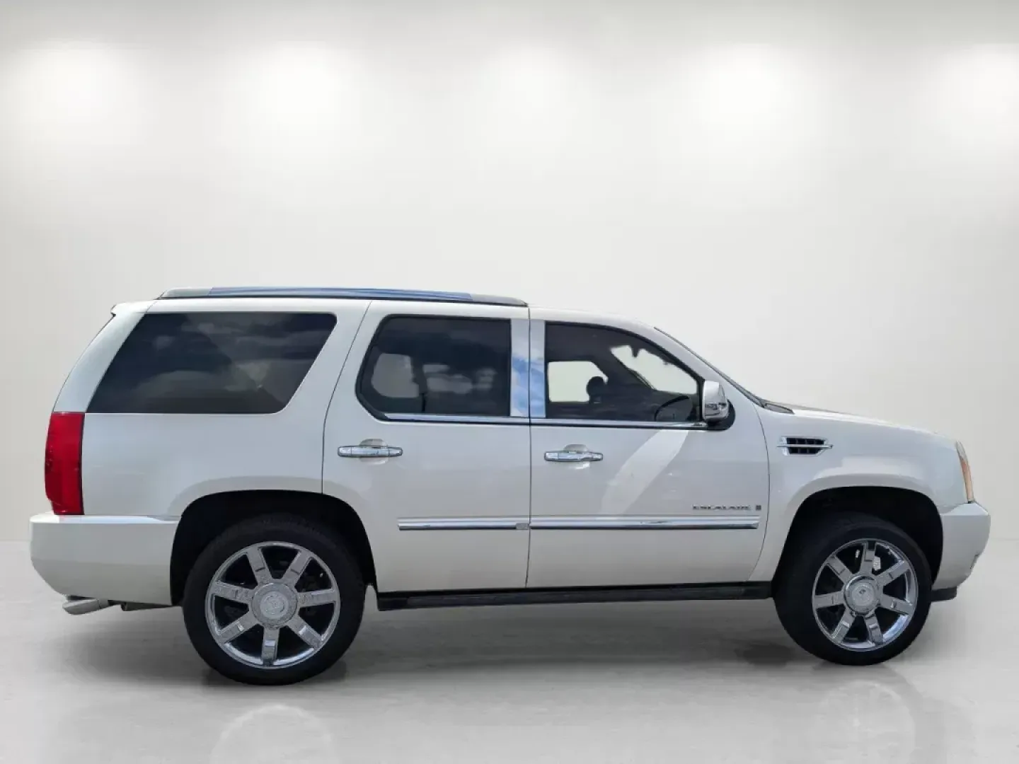 2009 /Cashmere/Cocoa Cadillac Escalade (1GYFC53229R) with an Gas V8 6.2L/376 engine, 6-Speed HD Automatic w/OD transmission, located at 3959 U.S. 80 W, Phenix City, AL, 36870, (334) 297-4885, 32.469296, -85.135185 - **Elevate Your Lifestyle with the 2009 Cadillac Escalade at Gils Auto Phenix City, AL!**<br /> <br /> Searching for an SUV that combines luxury with practicality? Look no further than this stunning 2009 Cadillac Escalade, available now at Gils Auto in Phenix City, AL! Perfect for family adventures, - Photo#4