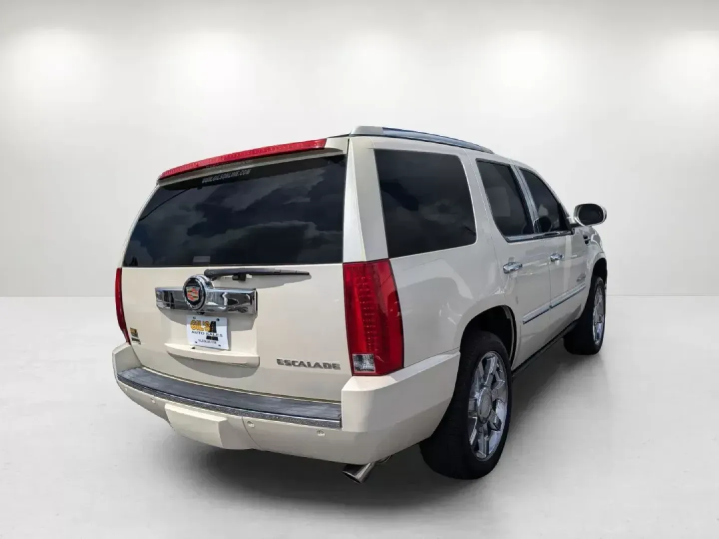 2009 /Cashmere/Cocoa Cadillac Escalade (1GYFC53229R) with an Gas V8 6.2L/376 engine, 6-Speed HD Automatic w/OD transmission, located at 3959 U.S. 80 W, Phenix City, AL, 36870, (334) 297-4885, 32.469296, -85.135185 - **Elevate Your Lifestyle with the 2009 Cadillac Escalade at Gils Auto Phenix City, AL!**<br /> <br /> Searching for an SUV that combines luxury with practicality? Look no further than this stunning 2009 Cadillac Escalade, available now at Gils Auto in Phenix City, AL! Perfect for family adventures, - Photo#5