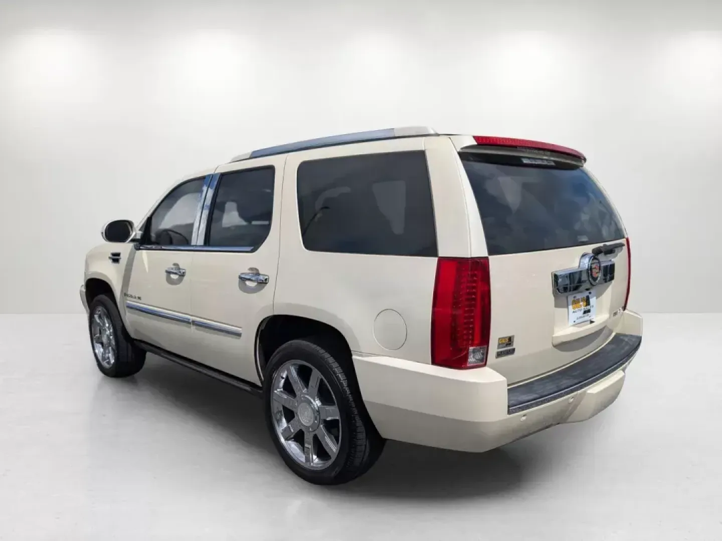 2009 /Cashmere/Cocoa Cadillac Escalade (1GYFC53229R) with an Gas V8 6.2L/376 engine, 6-Speed HD Automatic w/OD transmission, located at 3959 U.S. 80 W, Phenix City, AL, 36870, (334) 297-4885, 32.469296, -85.135185 - **Elevate Your Lifestyle with the 2009 Cadillac Escalade at Gils Auto Phenix City, AL!**<br /> <br /> Searching for an SUV that combines luxury with practicality? Look no further than this stunning 2009 Cadillac Escalade, available now at Gils Auto in Phenix City, AL! Perfect for family adventures, - Photo#7
