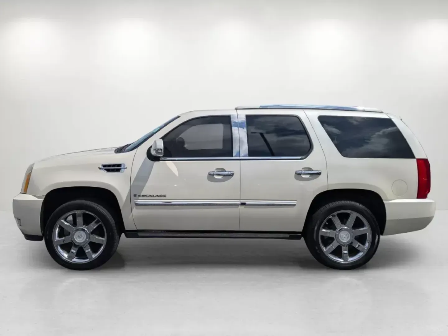 2009 /Cashmere/Cocoa Cadillac Escalade (1GYFC53229R) with an Gas V8 6.2L/376 engine, 6-Speed HD Automatic w/OD transmission, located at 3959 U.S. 80 W, Phenix City, AL, 36870, (334) 297-4885, 32.469296, -85.135185 - **Elevate Your Lifestyle with the 2009 Cadillac Escalade at Gils Auto Phenix City, AL!**<br /> <br /> Searching for an SUV that combines luxury with practicality? Look no further than this stunning 2009 Cadillac Escalade, available now at Gils Auto in Phenix City, AL! Perfect for family adventures, - Photo#8