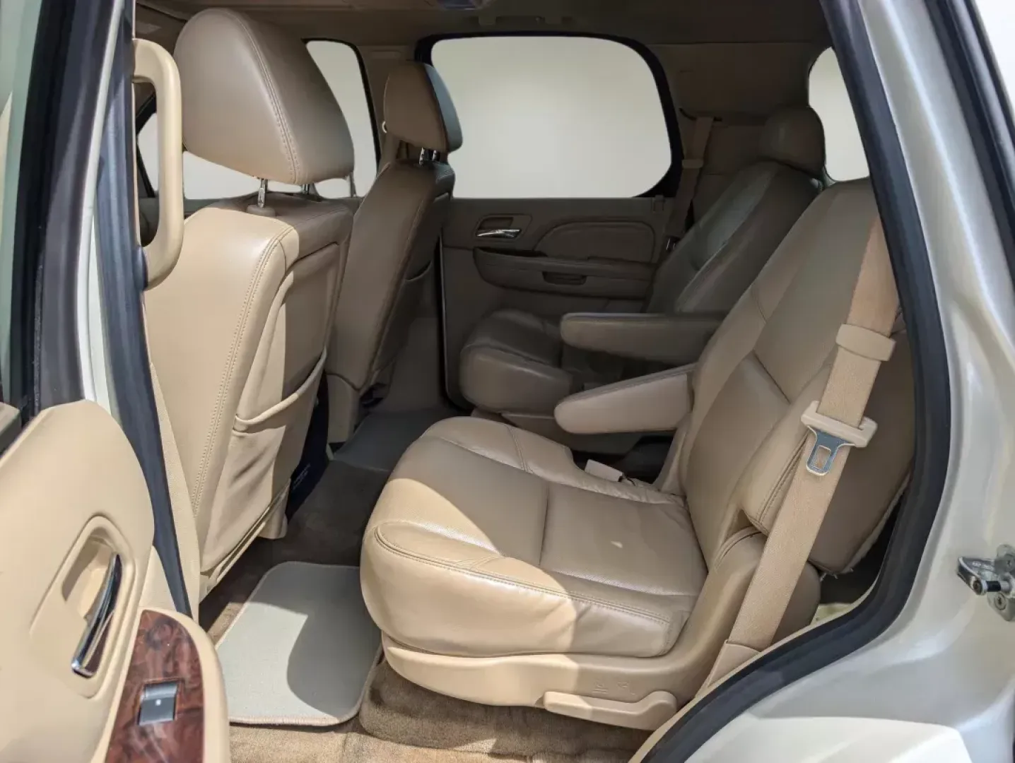 2009 /Cashmere/Cocoa Cadillac Escalade (1GYFC53229R) with an Gas V8 6.2L/376 engine, 6-Speed HD Automatic w/OD transmission, located at 3959 U.S. 80 W, Phenix City, AL, 36870, (334) 297-4885, 32.469296, -85.135185 - **Elevate Your Lifestyle with the 2009 Cadillac Escalade at Gils Auto Phenix City, AL!**<br /> <br /> Searching for an SUV that combines luxury with practicality? Look no further than this stunning 2009 Cadillac Escalade, available now at Gils Auto in Phenix City, AL! Perfect for family adventures, - Photo#11