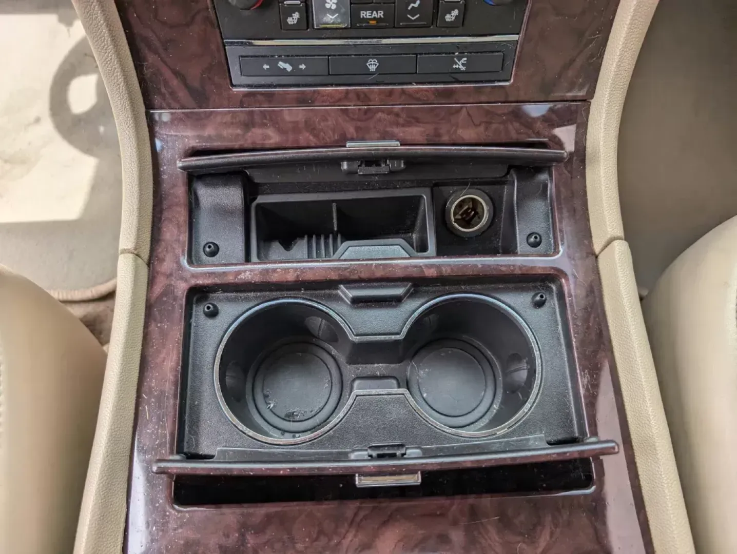 2009 /Cashmere/Cocoa Cadillac Escalade (1GYFC53229R) with an Gas V8 6.2L/376 engine, 6-Speed HD Automatic w/OD transmission, located at 3959 U.S. 80 W, Phenix City, AL, 36870, (334) 297-4885, 32.469296, -85.135185 - **Elevate Your Lifestyle with the 2009 Cadillac Escalade at Gils Auto Phenix City, AL!**<br /> <br /> Searching for an SUV that combines luxury with practicality? Look no further than this stunning 2009 Cadillac Escalade, available now at Gils Auto in Phenix City, AL! Perfect for family adventures, - Photo#15