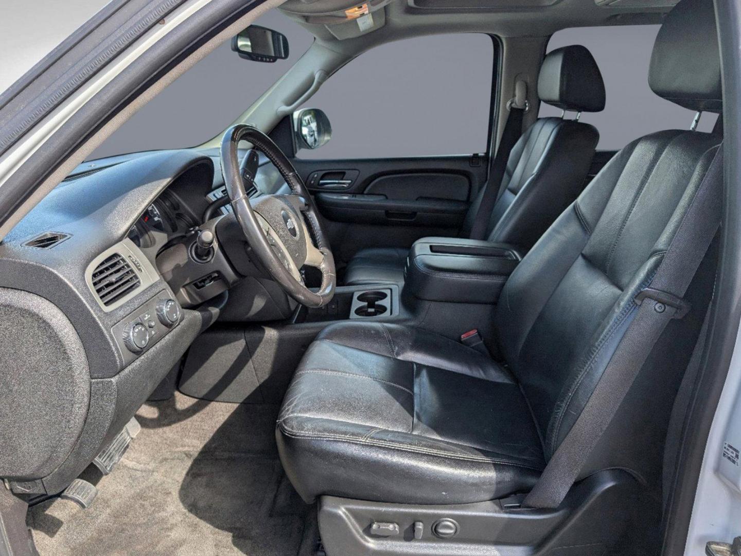 2009 Summit White /Ebony Chevrolet Avalanche LT w/2LT (3GNFK22039G) with an Gas/Ethanol V8 5.3L/325 engine, 6-Speed Automatic w/OD transmission, located at 5115 14th Ave., Columbus, GA, 31904, (706) 323-0345, 32.511494, -84.971046 - 2009 Chevrolet Avalanche LT w/2LT - Photo#9