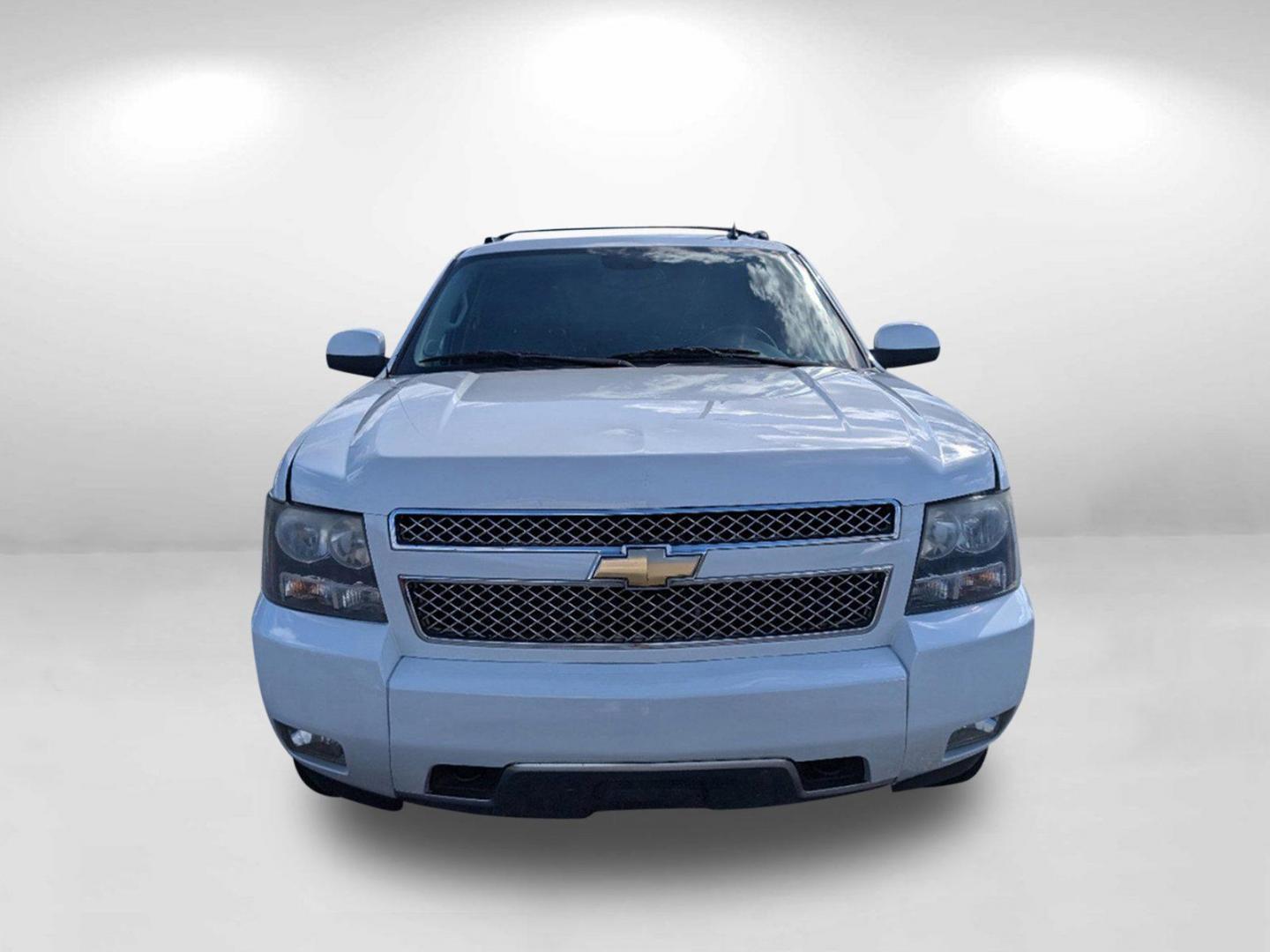 2009 Summit White /Ebony Chevrolet Avalanche LT w/2LT (3GNFK22039G) with an Gas/Ethanol V8 5.3L/325 engine, 6-Speed Automatic w/OD transmission, located at 5115 14th Ave., Columbus, GA, 31904, (706) 323-0345, 32.511494, -84.971046 - 2009 Chevrolet Avalanche LT w/2LT - Photo#1