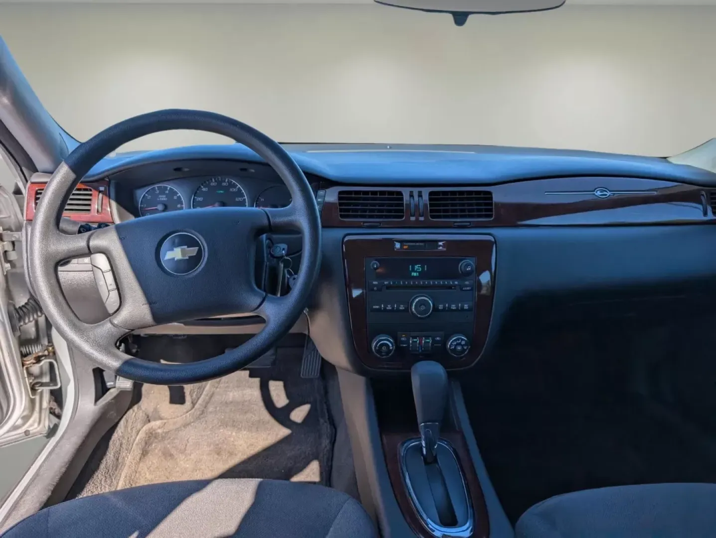 2009 /Ebony Chevrolet Impala 3.5L LT (2G1WT57N991) with an Other engine, located at 3959 U.S. 80 W, Phenix City, AL, 36870, (334) 297-4885, 32.469296, -85.135185 - Elevate your daily commute or family road trips with the 2009 Chevrolet Impala LT-a perfect balance of comfort, reliability, and style. This sedan is not just a car; it's your ticket to enjoyable journeys, whether you're navigating the busy streets of Prattville or exploring the scenic routes of Ala - Photo#12