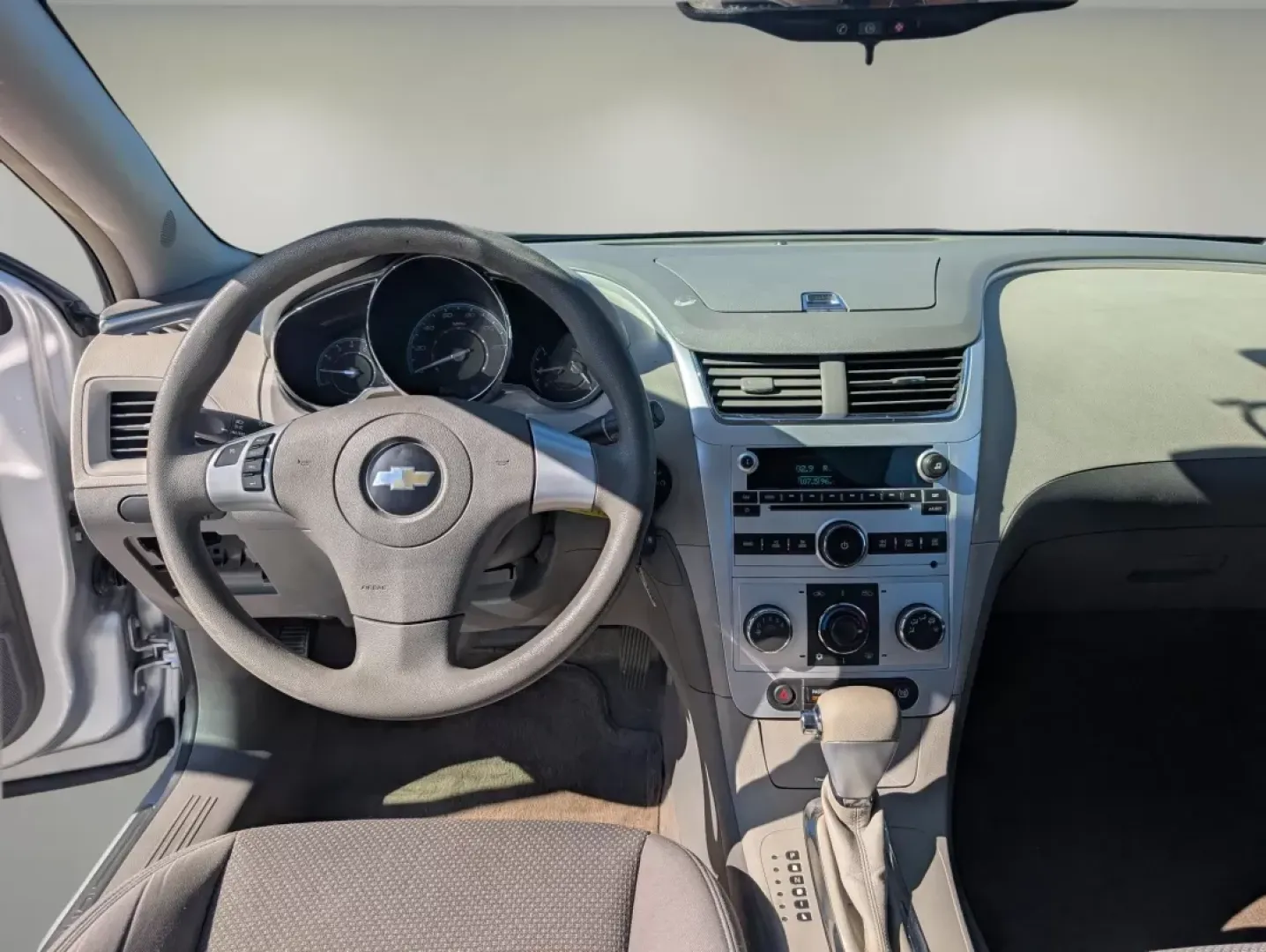 2009 /Titanium Chevrolet Malibu LS w/1LS (1G1ZG57B194) with an Other engine, located at 3959 U.S. 80 W, Phenix City, AL, 36870, (334) 297-4885, 32.469296, -85.135185 - ### 2009 Chevrolet Malibu LS w/1LS A Perfect Family Sedan for Any Journey!<br /> <br /> At Gils Auto in Phenix City, AL, we understand that finding the right vehicle is more than just a purchase; it's about enhancing your lifestyle. Imagine cruising down U.S. 80, the sun shining, and your family co - Photo#14