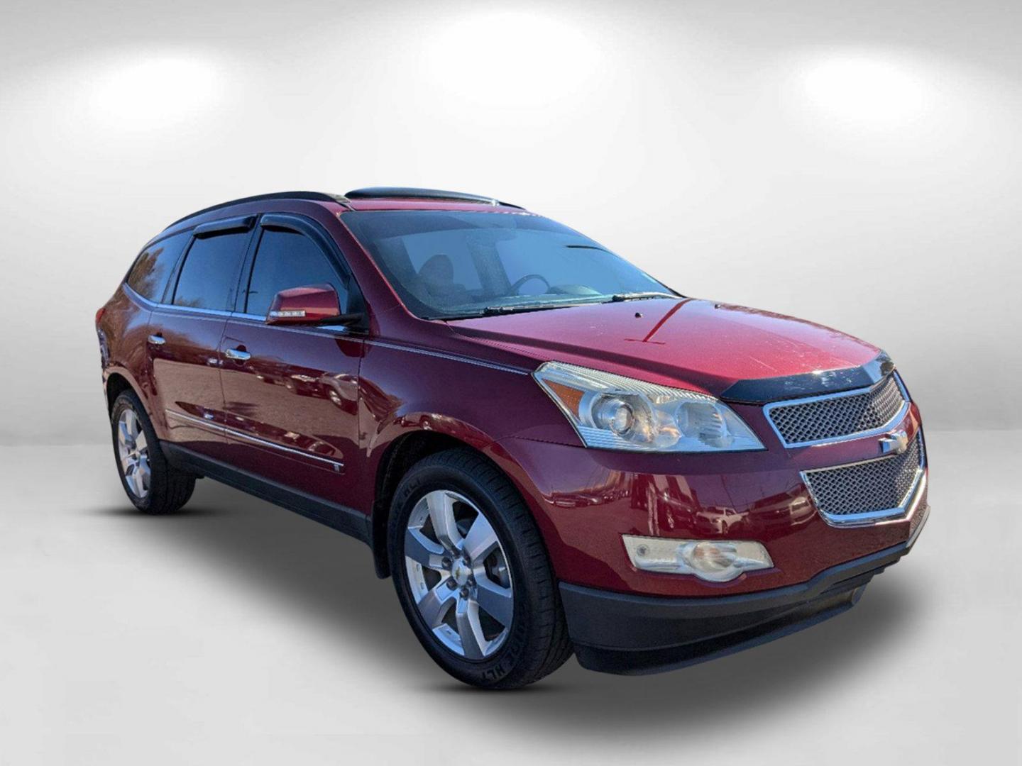 2009 /Cashmere/Ebony Chevrolet Traverse LTZ (1GNER33DX9S) with an Gas V6 3.6L/220 engine, 6-Speed Automatic transmission, located at 1430 Gateway Drive, Opelika, AL, 36801, (334) 239-0944, 32.637871, -85.409790 - 2009 Chevrolet Traverse LTZ - Photo#2