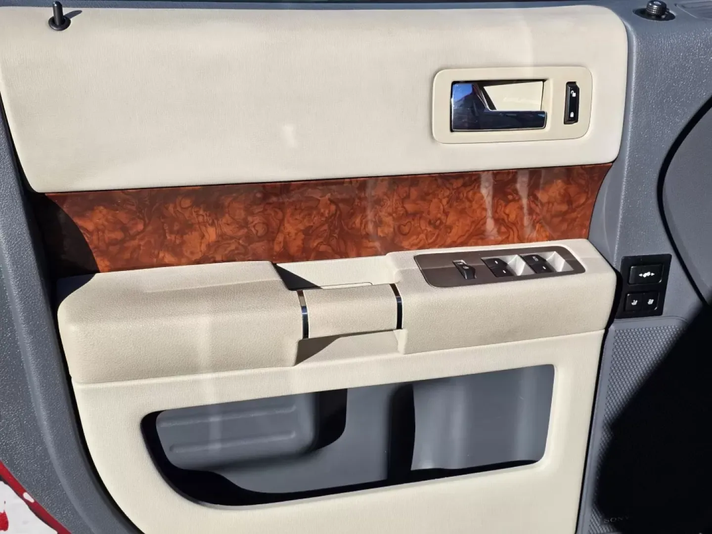 2009 Ford Flex Limited (2FMDK53C69B) with an Other engine, located at 804 22nd Ave, Phenix City, AL, 36870, (334) 297-1860, 32.484749, -85.024475 - **Unleash Your Adventurous Spirit with the 2009 Ford Flex Limited Perfect for Every Family Outing!**<br /> <br /> Are you ready to elevate your family adventures? The 2009 Ford Flex Limited is here to make every road trip a memorable experience. Whether you're navigating the streets of Phenix City - Photo#8