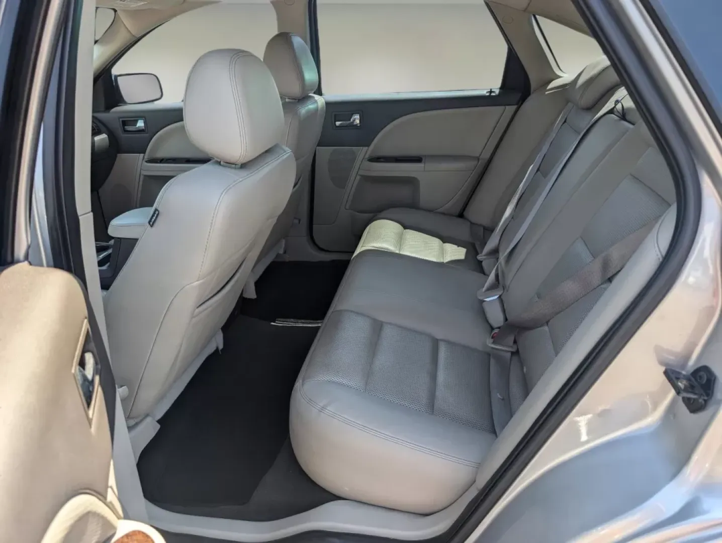 2009 Ford Taurus Limited (1FAHP25W19G) with an Other engine, located at 3959 U.S. 80 W, Phenix City, AL, 36870, (334) 297-4885, 32.469296, -85.135185 - **Discover the Perfect Family Sedan: 2009 Ford Taurus Limited at Gils Auto in Phenix City, AL**<br /> <br /> Are you searching for a vehicle that expertly balances comfort, reliability, and affordability? Look no further than this stunning 2009 Ford Taurus Limited, available at Gils Auto, your trust - Photo#11