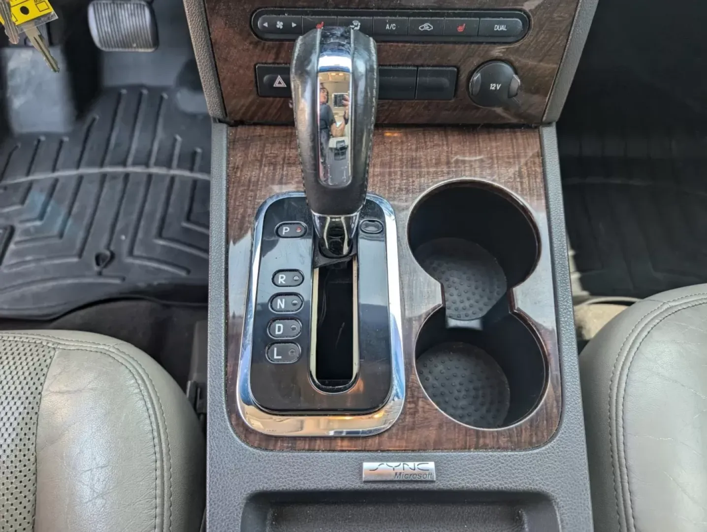 2009 Ford Taurus Limited (1FAHP25W19G) with an Other engine, located at 3959 U.S. 80 W, Phenix City, AL, 36870, (334) 297-4885, 32.469296, -85.135185 - **Discover the Perfect Family Sedan: 2009 Ford Taurus Limited at Gils Auto in Phenix City, AL**<br /> <br /> Are you searching for a vehicle that expertly balances comfort, reliability, and affordability? Look no further than this stunning 2009 Ford Taurus Limited, available at Gils Auto, your trust - Photo#13