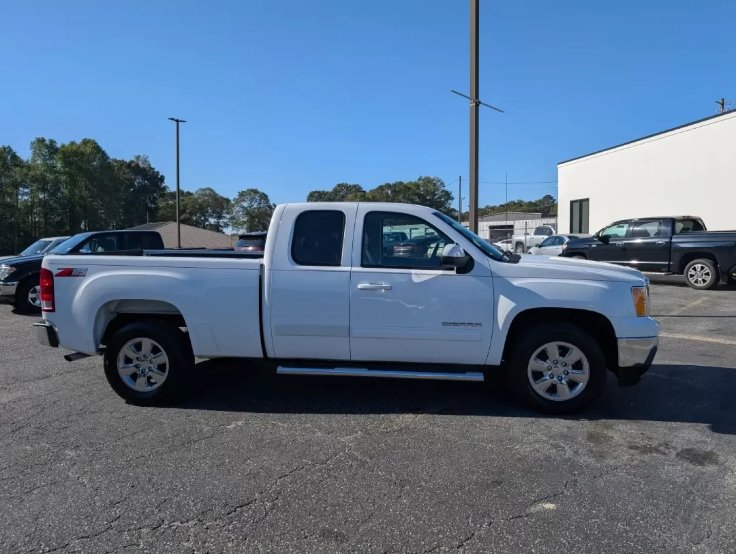 2009 /Very Dark Cashmere/Light Cashmere GMC Sierra 1500 SLT (1GTEC39039Z) with an Other engine, located at 3959 U.S. 80 W, Phenix City, AL, 36870, (334) 297-4885, 32.469296, -85.135185 - **Unleash Adventure with the 2009 GMC Sierra 1500 SLT Perfect for Your Next Journey!**<br /> <br /> If you're looking for a reliable pickup that effortlessly combines style, comfort, and versatility, look no further than the 2009 GMC Sierra 1500 SLT. This extended cab beauty is not just a vehicle; - Photo#3