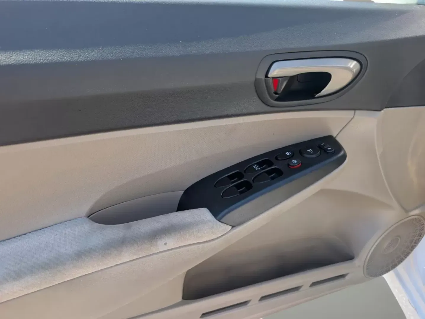 2009 Honda Civic Sdn LX (2HGFA16599H) with an Other engine, located at 3959 U.S. 80 W, Phenix City, AL, 36870, (334) 297-4885, 32.469296, -85.135185 - **Discover Your Next Adventure with the 2009 Honda Civic LX at Gils Auto!**<br /> <br /> Are you looking for a dependable vehicle that aligns with your busy lifestyle? The 2009 Honda Civic LX, available at Gils Auto in Phenix City, AL, is the perfect blend of efficiency and comfort, making it the id - Photo#9