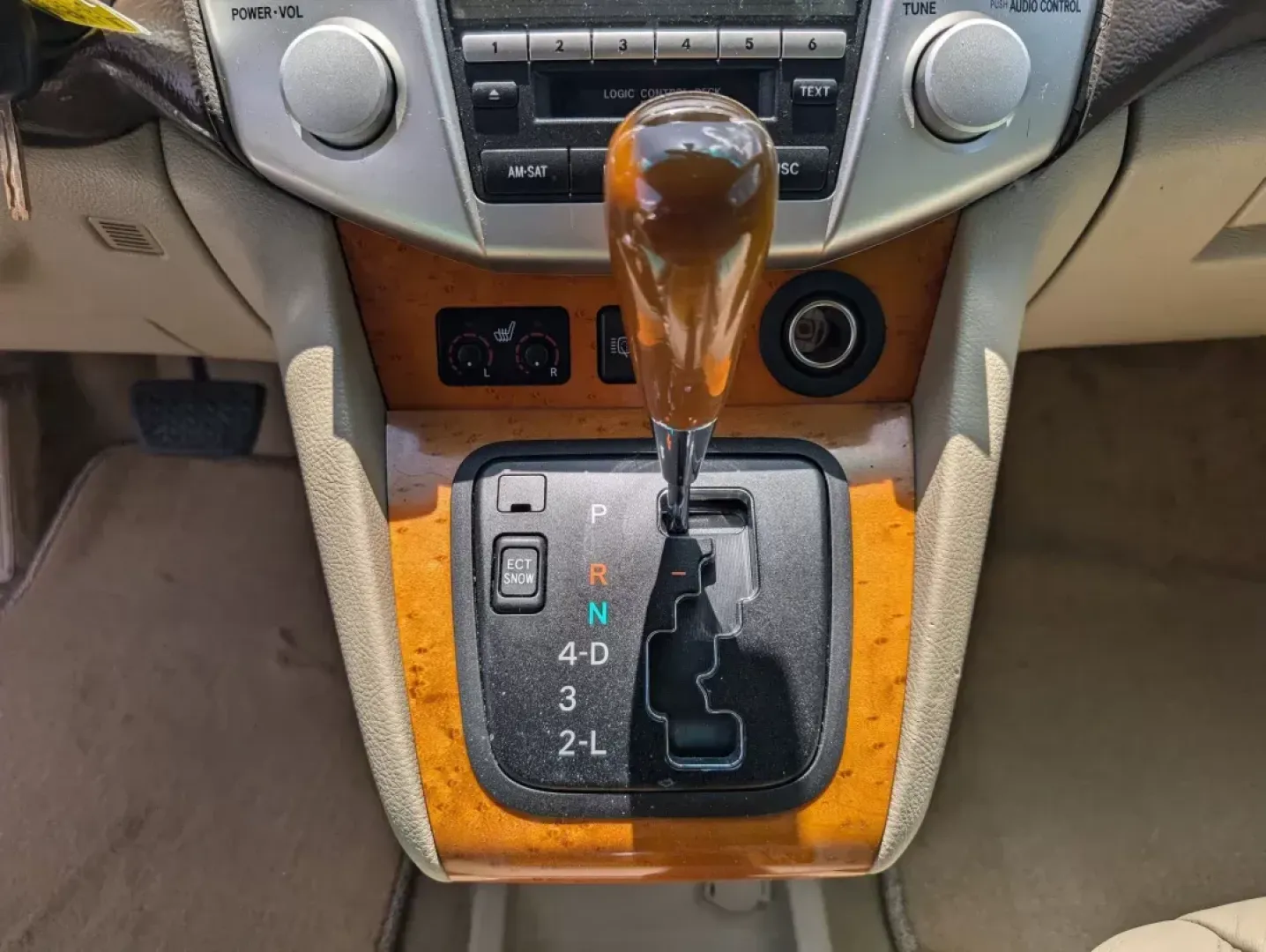 2009 Lexus RX 350 (2T2HK31U39C) with an Gas V6 3.5L/211 engine, 5-Speed Automatic transmission, located at 1430 Gateway Drive, Opelika, AL, 36801, (334) 239-0944, 32.637871, -85.409790 - 2009 Lexus RX 350 - Photo#13