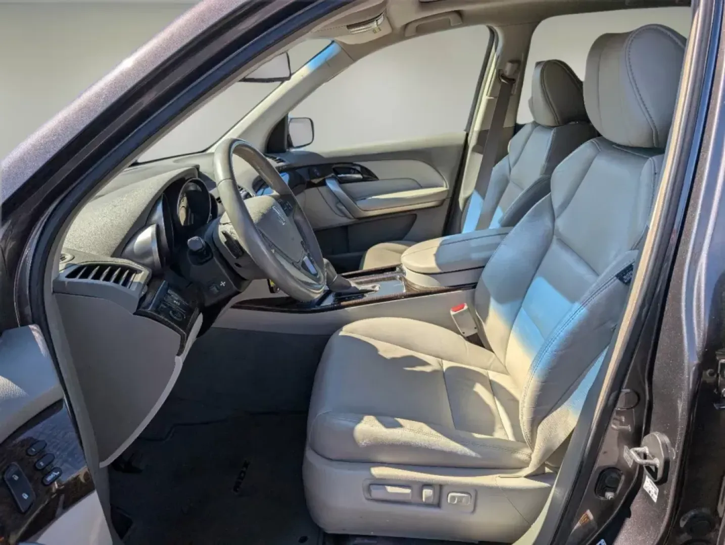 2010 Acura MDX (2HNYD2H20AH) with an Other engine, located at 3959 U.S. 80 W, Phenix City, AL, 36870, (334) 297-4885, 32.469296, -85.135185 - **Unleash Adventure Today with the 2010 Acura MDX at Gils Auto!**<br /> <br /> Are you ready to elevate your family adventures or weekend getaways? Look no further! The 2010 Acura MDX is the perfect blend of luxury, space, and performance, making it the ultimate SUV for growing families and anyone s - Photo#8