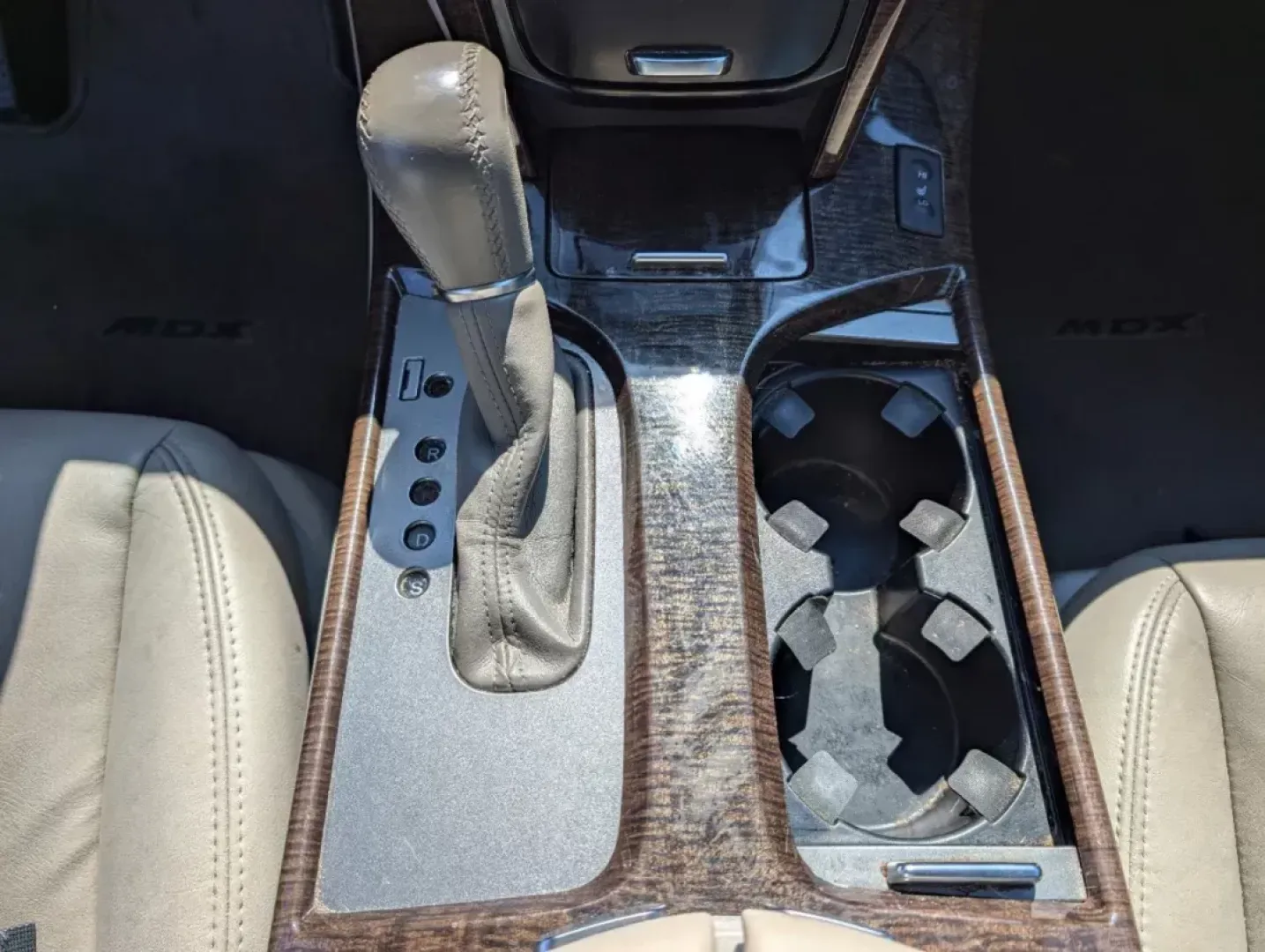 2010 Acura MDX (2HNYD2H20AH) with an Other engine, located at 3959 U.S. 80 W, Phenix City, AL, 36870, (334) 297-4885, 32.469296, -85.135185 - **Unleash Adventure Today with the 2010 Acura MDX at Gils Auto!**<br /> <br /> Are you ready to elevate your family adventures or weekend getaways? Look no further! The 2010 Acura MDX is the perfect blend of luxury, space, and performance, making it the ultimate SUV for growing families and anyone s - Photo#12