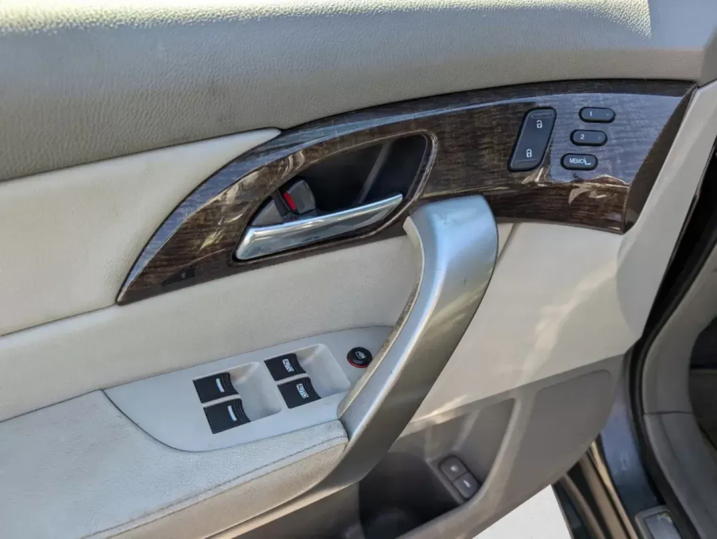 2010 Acura MDX (2HNYD2H20AH) with an Other engine, located at 3959 U.S. 80 W, Phenix City, AL, 36870, (334) 297-4885, 32.469296, -85.135185 - **Unleash Adventure Today with the 2010 Acura MDX at Gils Auto!**<br /> <br /> Are you ready to elevate your family adventures or weekend getaways? Look no further! The 2010 Acura MDX is the perfect blend of luxury, space, and performance, making it the ultimate SUV for growing families and anyone s - Photo#16