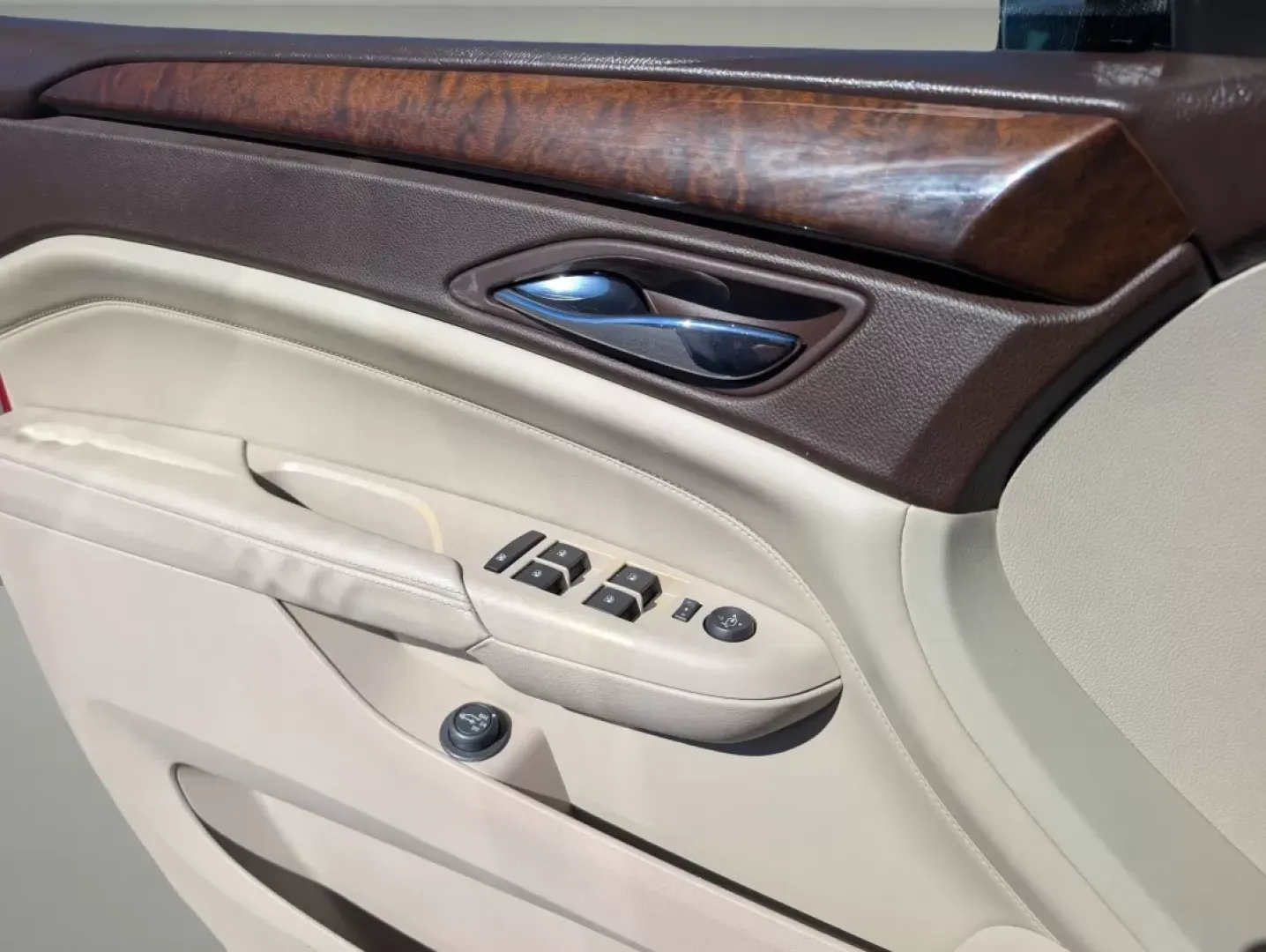 2010 /Shale w/Brownstone upper accents Cadillac SRX Luxury Collection (3GYFNAEY1AS) with an Other engine, located at 804 22nd Ave, Phenix City, AL, 36870, (334) 297-1860, 32.484749, -85.024475 - Discover the perfect blend of luxury and practicality with this stunning 2010 Cadillac SRX Luxury Collection, available now at Gils Auto in Phenix City, AL. If you're searching for a vehicle that enhances your lifestyle-whether you're commuting to work, taking family road trips, or enjoying weekend - Photo#8