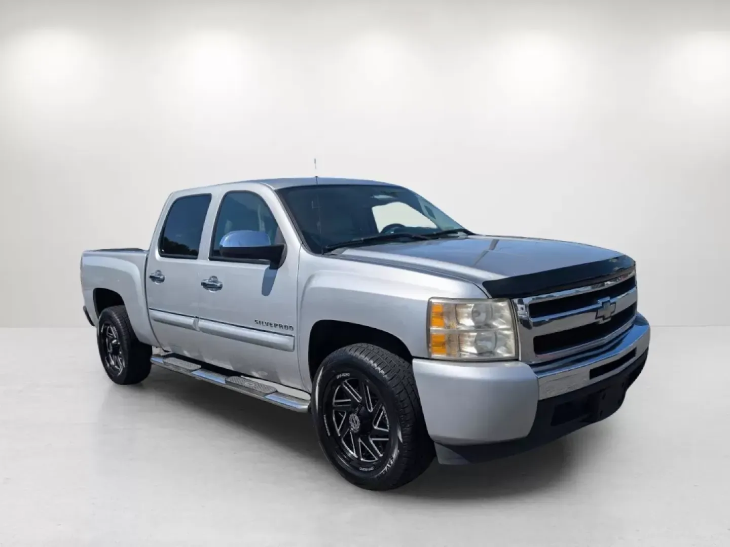 2010 /Light Titanium/Ebony Chevrolet Silverado 1500 LT (3GCRCSE01AG) with an Other engine, located at 3959 U.S. 80 W, Phenix City, AL, 36870, (334) 297-4885, 32.469296, -85.135185 - **Explore New Adventures with the 2010 Chevrolet Silverado 1500 LT at Gils Auto in Phenix City!**<br /> <br /> Are you ready to take your road trips and weekend adventures to the next level? The 2010 Chevrolet Silverado 1500 LT Crew Cab Pickup is the perfect companion for those who crave both reliab - Photo#3