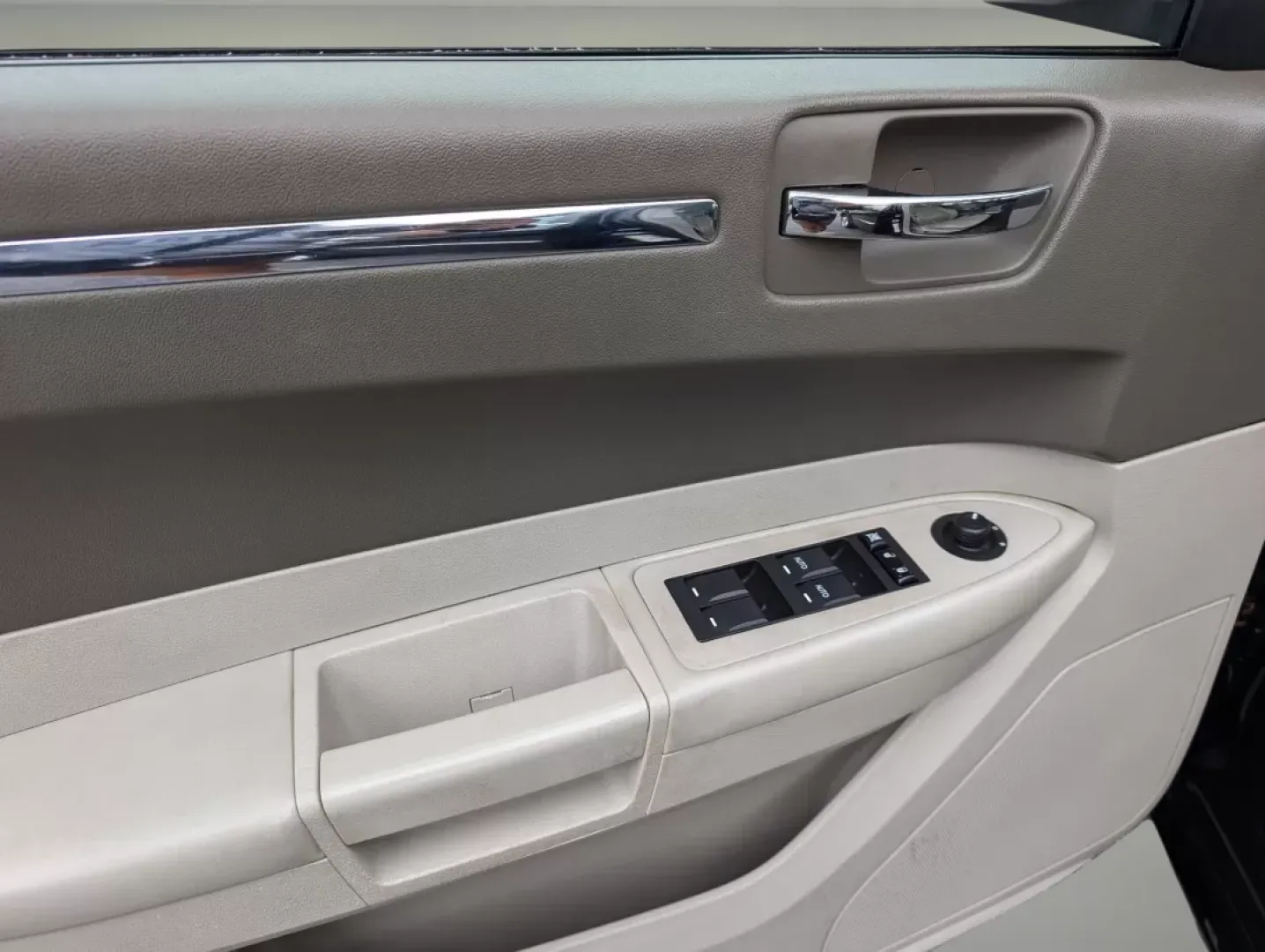 2010 /Dark Khaki/Light Gray Stone Chrysler 300 Touring Signature (2C3CA5CV4AH) with an Other engine, located at 5115 14th Ave., Columbus, GA, 31904, (706) 323-0345, 32.511494, -84.971046 - **Drive in Style with the 2010 Chrysler 300 Touring Signature Perfect for Daily Commutes or Weekend Getaways!**<br /> <br /> Are you on the hunt for a vehicle that combines sophistication, comfort, and reliability? Look no further than the stunning 2010 Chrysler 300 Touring Signature, now available - Photo#8