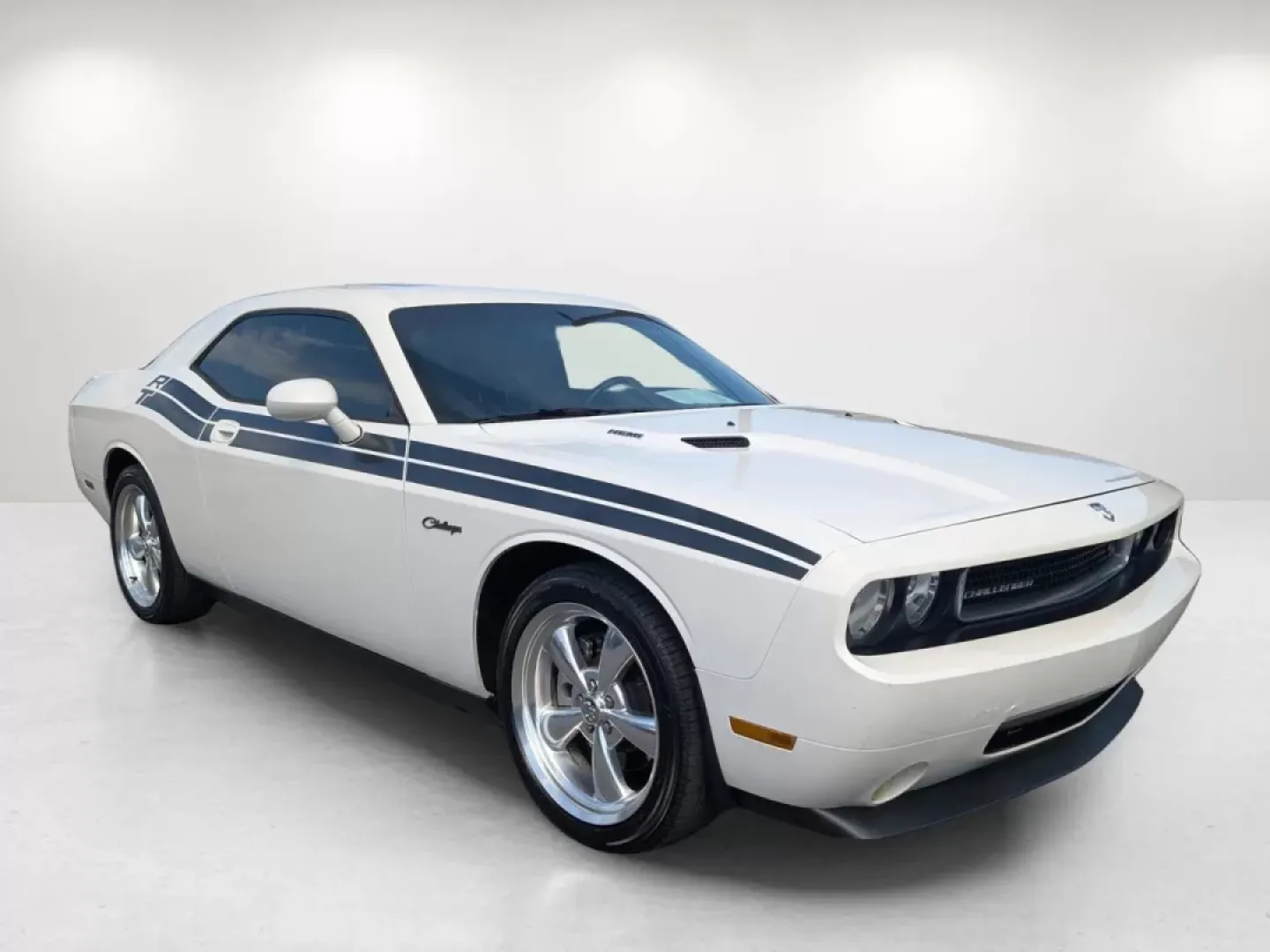 2010 /Dark Slate Gray Dodge Challenger R/T Classic (2B3CJ5DT1AH) with an Other engine, located at 1430 Gateway Drive, Opelika, AL, 36801, (334) 239-0944, 32.637871, -85.409790 - **Unleash Your Inner Adventurer with This 2010 Dodge Challenger R/T Classic!**<br /> <br /> Are you ready to experience the thrill of the open road? This 2010 Dodge Challenger R/T Classic is not just a car; it's a lifestyle statement designed for those who crave both performance and style. Whether y - Photo#2