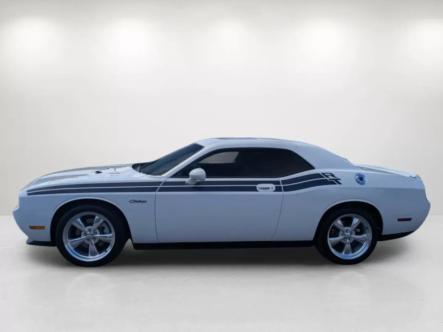 2010 /Dark Slate Gray Dodge Challenger R/T Classic (2B3CJ5DT1AH) with an Other engine, located at 1430 Gateway Drive, Opelika, AL, 36801, (334) 239-0944, 32.637871, -85.409790 - **Unleash Your Inner Adventurer with This 2010 Dodge Challenger R/T Classic!**<br /> <br /> Are you ready to experience the thrill of the open road? This 2010 Dodge Challenger R/T Classic is not just a car; it's a lifestyle statement designed for those who crave both performance and style. Whether y - Photo#7