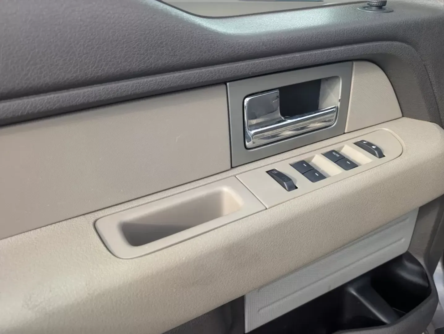 2010 Ford F-150 XLT (1FTEW1C82AF) with an Other engine, located at 1430 Gateway Drive, Opelika, AL, 36801, (334) 239-0944, 32.637871, -85.409790 - Are you ready to elevate your weekend adventures or enhance your daily commute? Look no further than this rugged yet refined 2010 Ford F-150 XLT, now available at Gils Auto in Phenix City, AL. This versatile crew cab pickup truck is perfect for growing families, outdoor enthusiasts, or anyone who ne - Photo#8