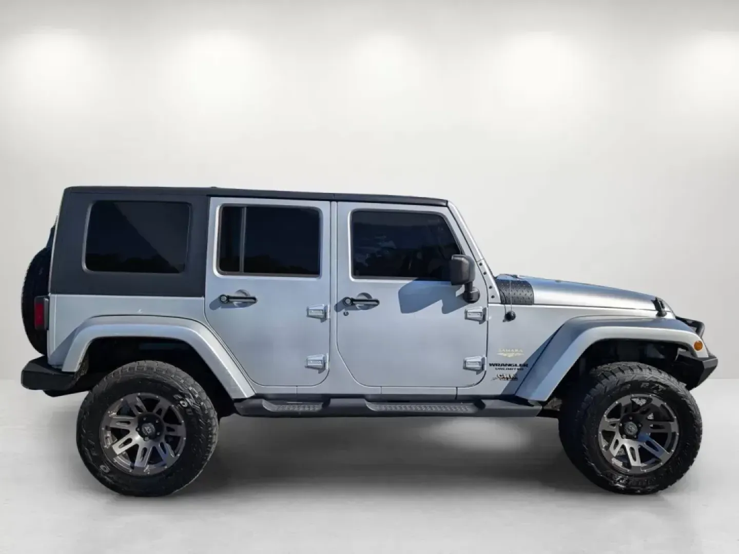 2010 /Dark Slate Gray/Medium Slate Gray Jeep Wrangler Unlimited Sahara (1J4BA5H13AL) with an Gas V6 3.8L/231 engine, 4-Speed Automatic transmission, located at 3959 U.S. 80 W, Phenix City, AL, 36870, (334) 297-4885, 32.469296, -85.135185 - 2010 Jeep Wrangler Unlimited Sahara - Photo#3