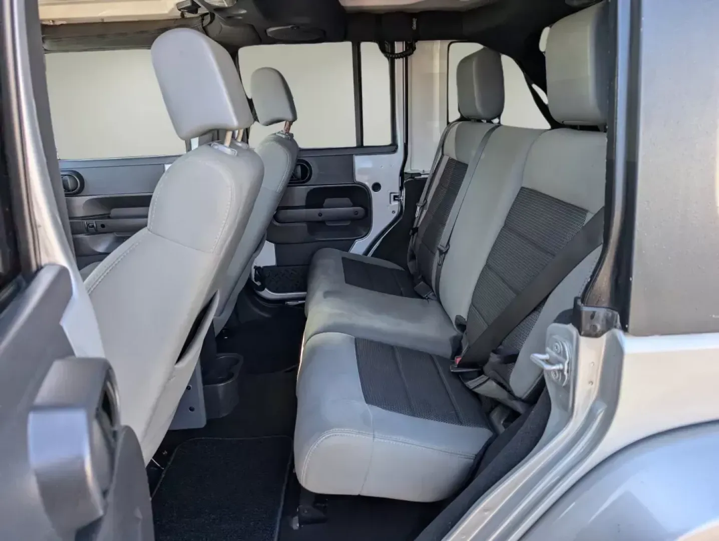 2010 /Dark Slate Gray/Medium Slate Gray Jeep Wrangler Unlimited Sahara (1J4BA5H13AL) with an Gas V6 3.8L/231 engine, 4-Speed Automatic transmission, located at 3959 U.S. 80 W, Phenix City, AL, 36870, (334) 297-4885, 32.469296, -85.135185 - 2010 Jeep Wrangler Unlimited Sahara - Photo#10