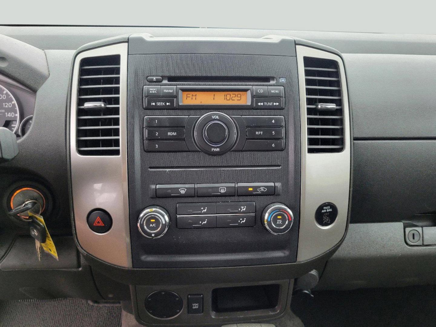 2010 Super Black /Graphite Nissan Frontier LE (1N6AD0ER7AC) with an Gas V6 4.0L/ engine, 5-Speed Automatic w/OD transmission, located at 1430 Gateway Drive, Opelika, AL, 36801, (334) 239-0944, 32.637871, -85.409790 - 2010 Nissan Frontier LE - Photo#11