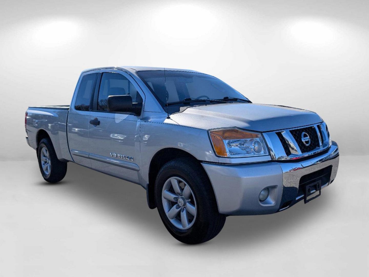 2010 /Charcoal Nissan Titan SE (1N6BA0CA0AN) with an Gas/Ethanol V8 5.6L/ engine, 5-Speed Automatic w/OD transmission, located at 1430 Gateway Drive, Opelika, AL, 36801, (334) 239-0944, 32.637871, -85.409790 - 2010 Nissan Titan SE - Photo#2