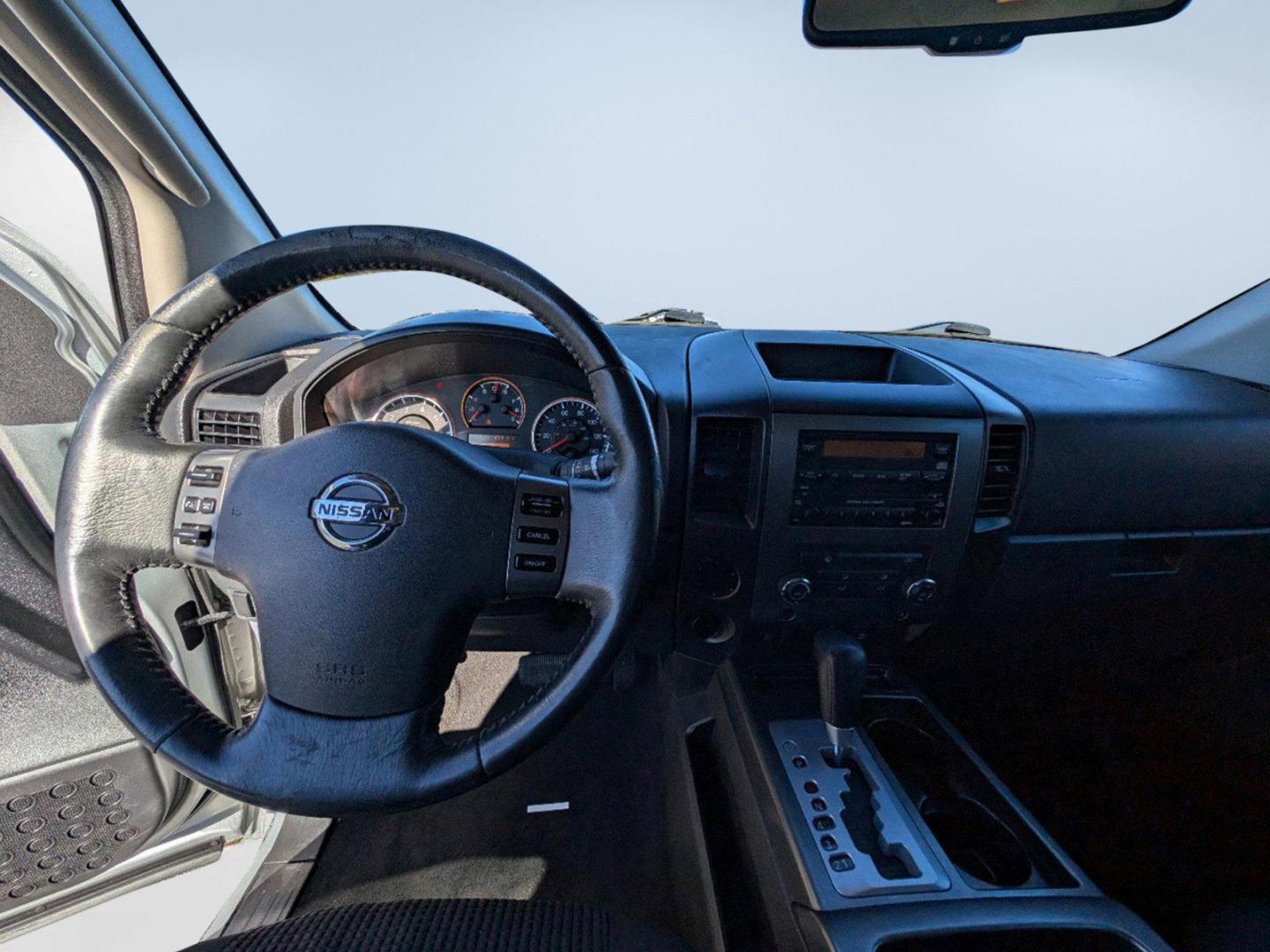 2010 /Charcoal Nissan Titan SE (1N6BA0CA0AN) with an Gas/Ethanol V8 5.6L/ engine, 5-Speed Automatic w/OD transmission, located at 1430 Gateway Drive, Opelika, AL, 36801, (334) 239-0944, 32.637871, -85.409790 - 2010 Nissan Titan SE - Photo#11