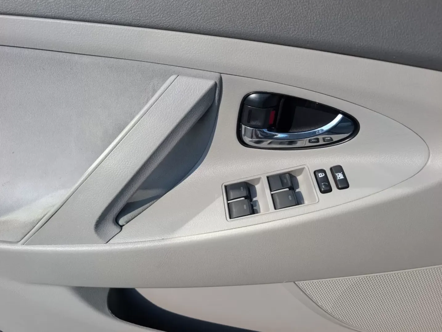 2010 Toyota Camry LE (4T1BF3EK2AU) with an Other engine, located at 521 Old Farm Lane Rd, Prattville, AL, 36066, (334) 325-1505, 32.482460, -86.416367 - **Experience Every Journey in Style with the 2010 Toyota Camry at Gils Auto Phenix City, AL!**<br /> <br /> Are you seeking a reliable vehicle that perfectly balances comfort, efficiency, and style? Look no further than the 2010 Toyota Camry, available now at Gils Auto in Phenix City, AL! This seda - Photo#8