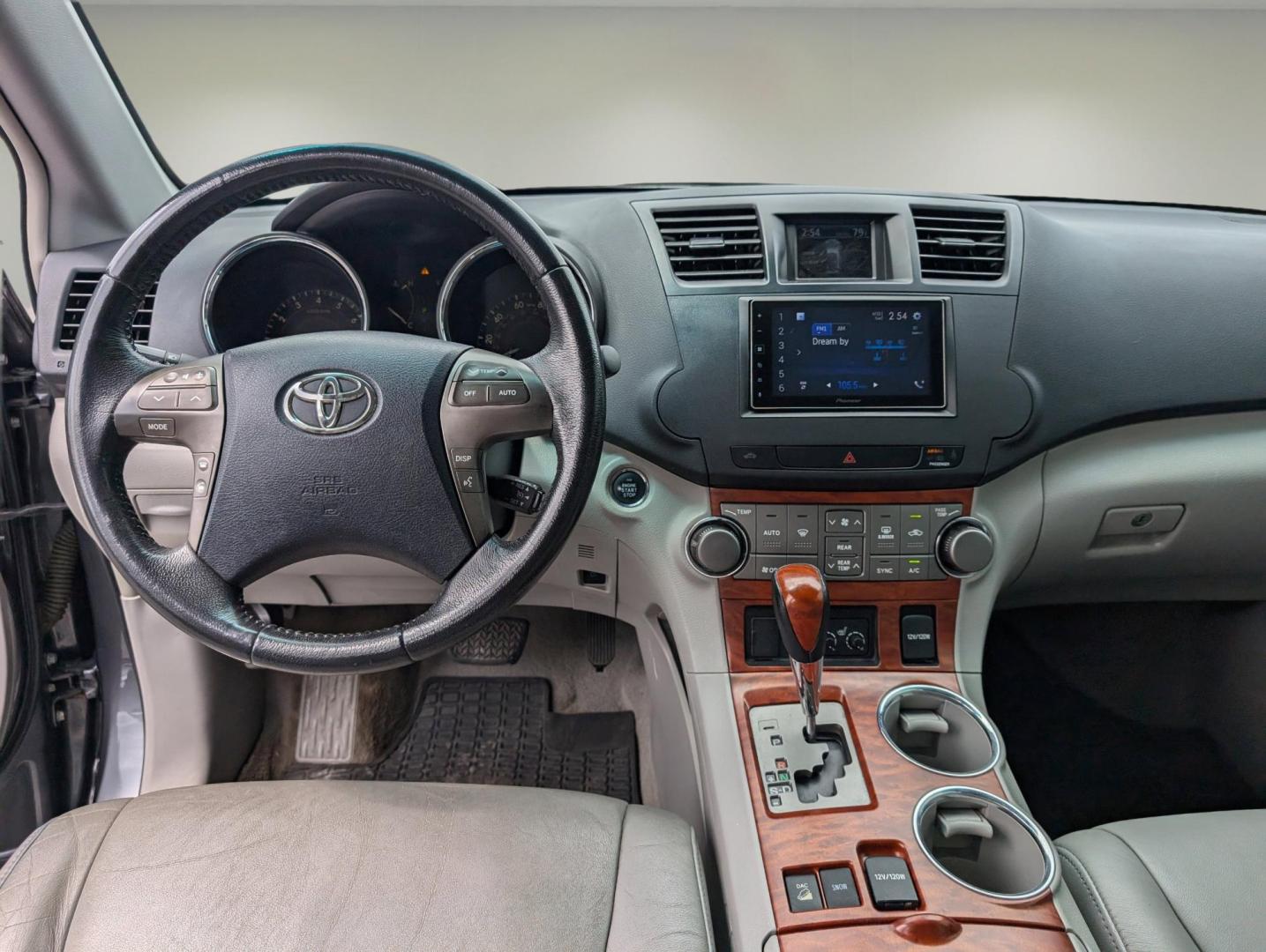 2010 Toyota Highlander Limited (5TDDK3EH2AS) with an Gas V6 3.5L/ engine, 5-Speed Automatic transmission, located at 3959 U.S. 80 W, Phenix City, AL, 36870, (334) 297-4885, 32.469296, -85.135185 - 2010 Toyota Highlander Limited - Photo#12
