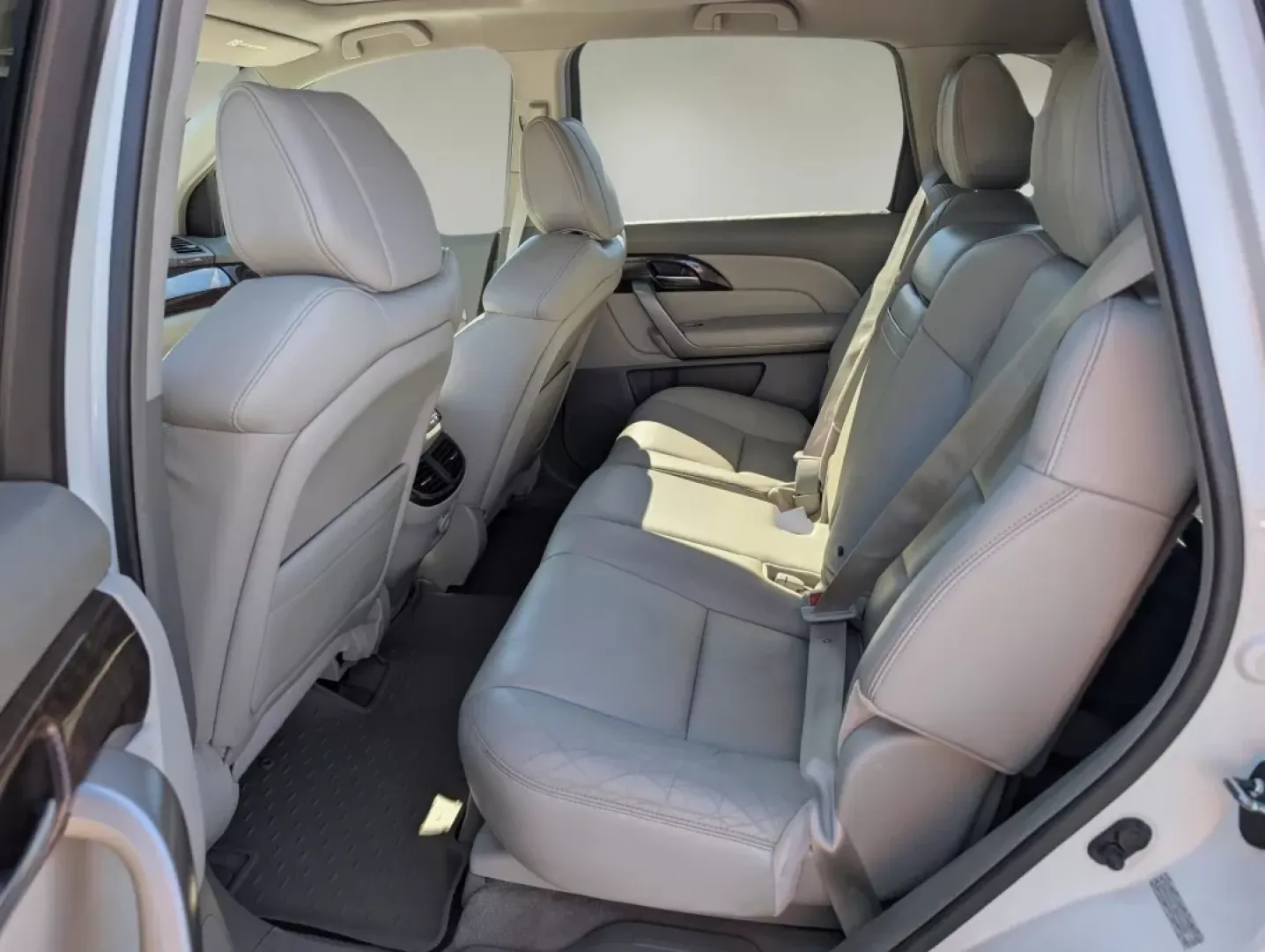 2011 Acura MDX (2HNYD2H23BH) with an Other engine, located at 804 22nd Ave, Phenix City, AL, 36870, (334) 297-1860, 32.484749, -85.024475 - **Discover Adventurous Living with the 2011 Acura MDX at Gils Auto - Phenix City!**<br /> <br /> Are you searching for the perfect blend of luxury, versatility, and performance in your next vehicle? Look no further! The 2011 Acura MDX is your ticket to unforgettable family road trips, weekend advent - Photo#10