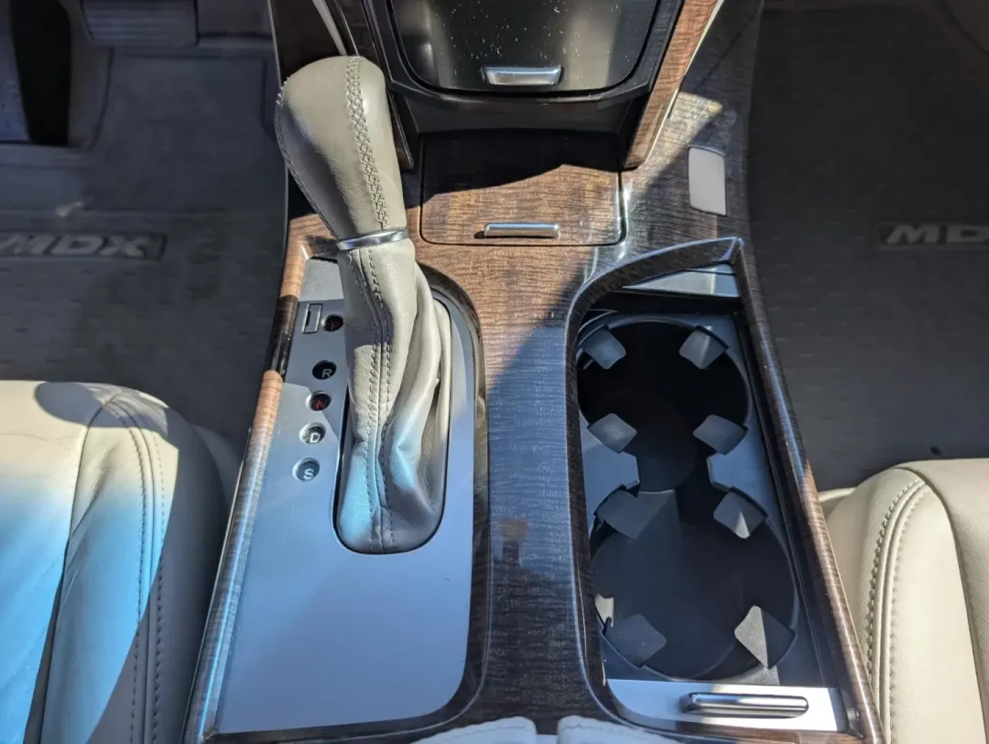 2011 Acura MDX (2HNYD2H23BH) with an Other engine, located at 804 22nd Ave, Phenix City, AL, 36870, (334) 297-1860, 32.484749, -85.024475 - **Discover Adventurous Living with the 2011 Acura MDX at Gils Auto - Phenix City!**<br /> <br /> Are you searching for the perfect blend of luxury, versatility, and performance in your next vehicle? Look no further! The 2011 Acura MDX is your ticket to unforgettable family road trips, weekend advent - Photo#13