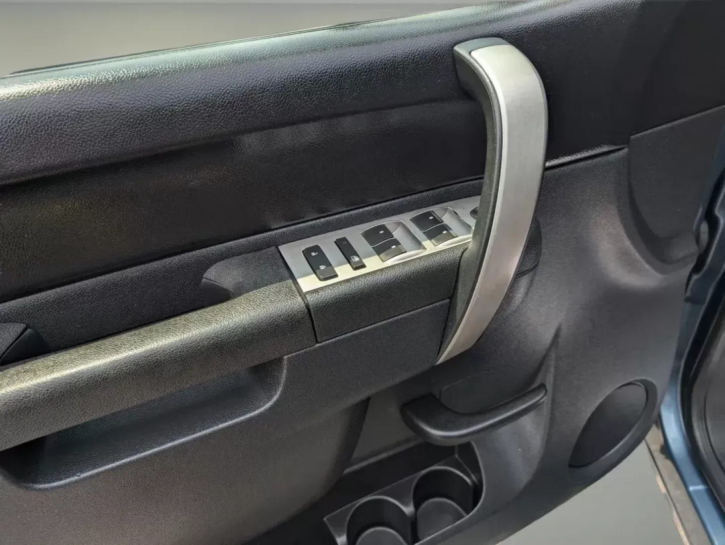 2011 /Ebony Chevrolet Silverado 1500 LT (1GCRKSE37BZ) with an Gas/Ethanol V8 5.3L/323 engine, 6-Speed Automatic transmission, located at 804 22nd Ave, Phenix City, AL, 36870, (334) 297-1860, 32.484749, -85.024475 - 2011 Chevrolet Silverado 1500 LT - Photo#8