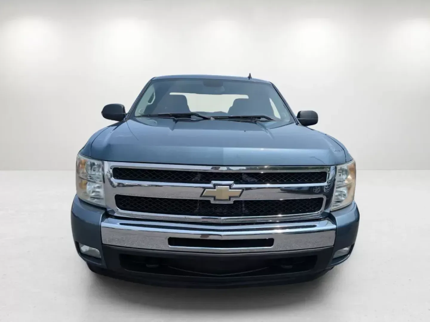 2011 /Ebony Chevrolet Silverado 1500 LT (1GCRKSE37BZ) with an Gas/Ethanol V8 5.3L/323 engine, 6-Speed Automatic transmission, located at 5115 14th Ave., Columbus, GA, 31904, (706) 323-0345, 32.511494, -84.971046 - **Discover Your Adventure with this 2011 Chevrolet Silverado 1500 LT Perfect for Your Weekend Getaways or Daily Commutes!**<br /> <br /> Are you ready to elevate your lifestyle with a vehicle that seamlessly blends performance, comfort, and versatility? Look no further than this stunning 2011 Chevr - Photo#1