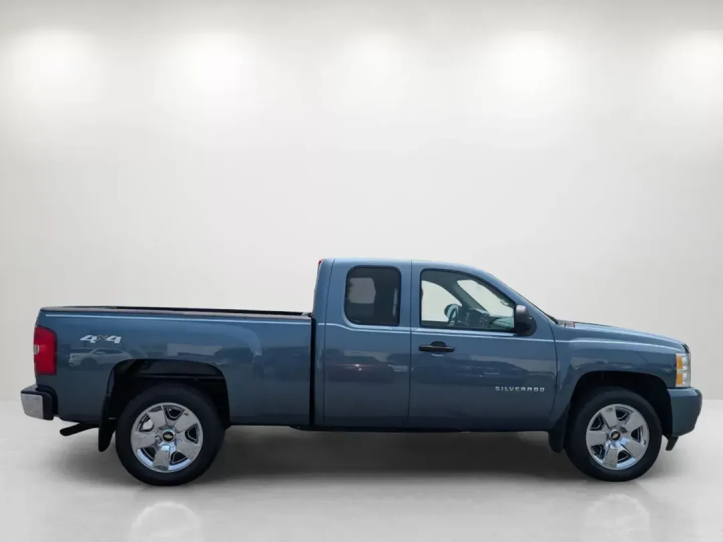 2011 /Ebony Chevrolet Silverado 1500 LT (1GCRKSE37BZ) with an Gas/Ethanol V8 5.3L/323 engine, 6-Speed Automatic transmission, located at 5115 14th Ave., Columbus, GA, 31904, (706) 323-0345, 32.511494, -84.971046 - **Discover Your Adventure with this 2011 Chevrolet Silverado 1500 LT Perfect for Your Weekend Getaways or Daily Commutes!**<br /> <br /> Are you ready to elevate your lifestyle with a vehicle that seamlessly blends performance, comfort, and versatility? Look no further than this stunning 2011 Chevr - Photo#3