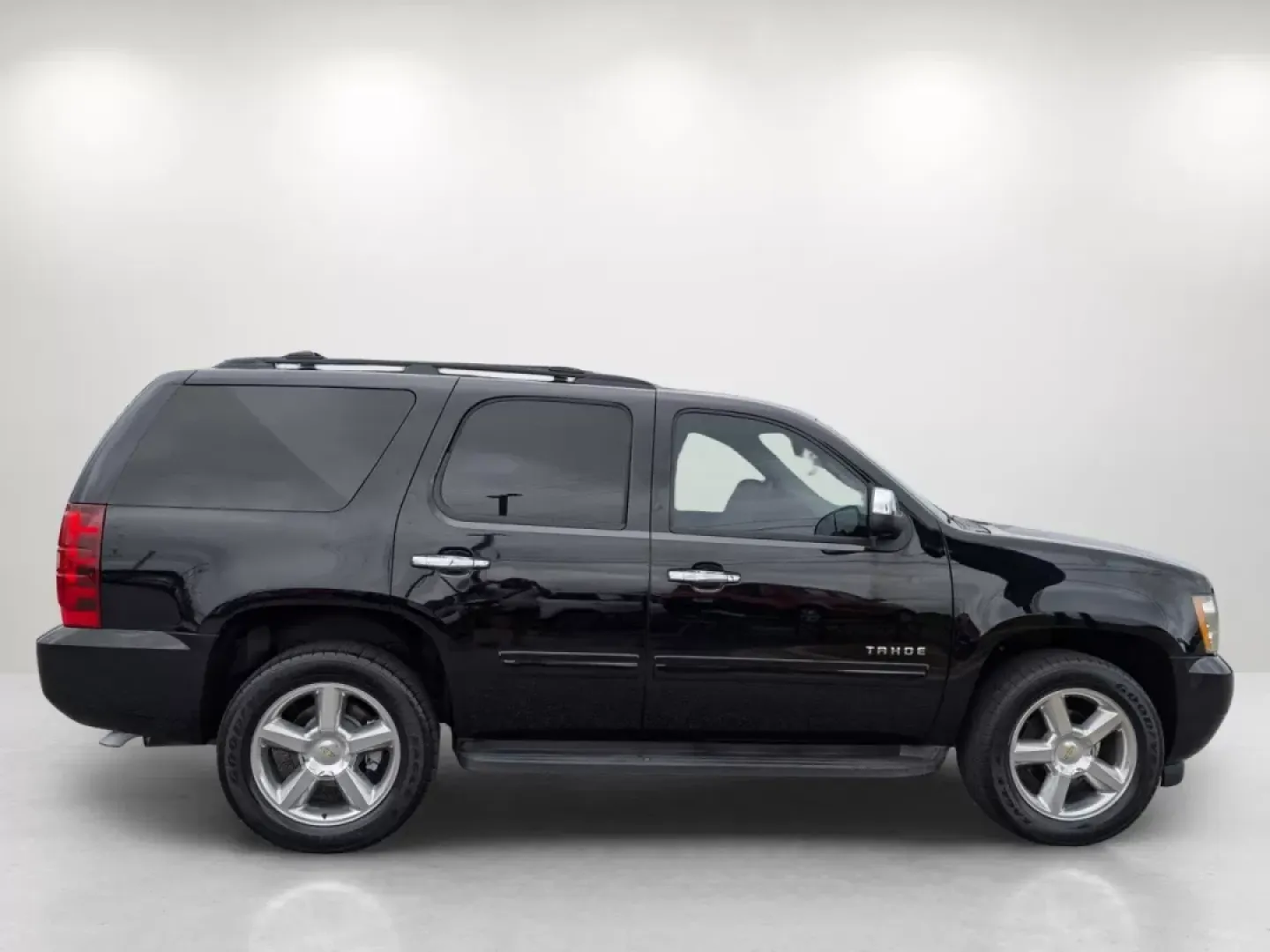 2011 /Ebony Chevrolet Tahoe LS (1GNSCAE06BR) with an Other engine, located at 521 Old Farm Lane Rd, Prattville, AL, 36066, (334) 325-1505, 32.482460, -86.416367 - Imagine effortlessly navigating through Phenix City, AL, in a robust 2011 Chevrolet Tahoe, perfect for family road trips or weekend adventures. With its spacious interior and impressive towing capacity, this SUV is designed for those who value both comfort and capability. Whether you're hauling spor - Photo#3