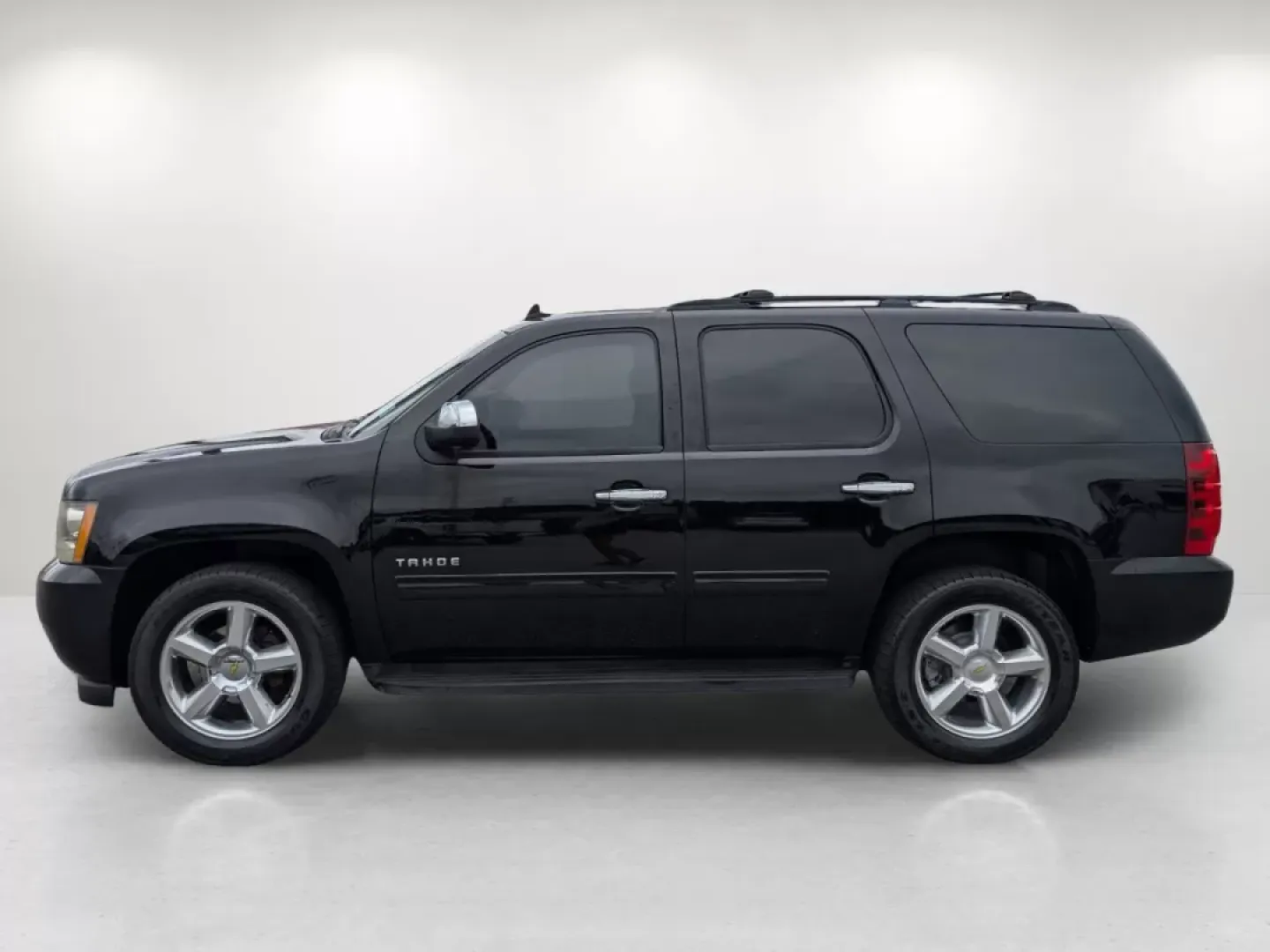 2011 /Ebony Chevrolet Tahoe LS (1GNSCAE06BR) with an Other engine, located at 521 Old Farm Lane Rd, Prattville, AL, 36066, (334) 325-1505, 32.482460, -86.416367 - Imagine effortlessly navigating through Phenix City, AL, in a robust 2011 Chevrolet Tahoe, perfect for family road trips or weekend adventures. With its spacious interior and impressive towing capacity, this SUV is designed for those who value both comfort and capability. Whether you're hauling spor - Photo#7