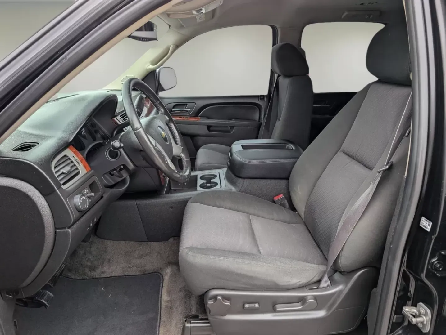 2011 /Ebony Chevrolet Tahoe LS (1GNSCAE06BR) with an Other engine, located at 521 Old Farm Lane Rd, Prattville, AL, 36066, (334) 325-1505, 32.482460, -86.416367 - Imagine effortlessly navigating through Phenix City, AL, in a robust 2011 Chevrolet Tahoe, perfect for family road trips or weekend adventures. With its spacious interior and impressive towing capacity, this SUV is designed for those who value both comfort and capability. Whether you're hauling spor - Photo#9