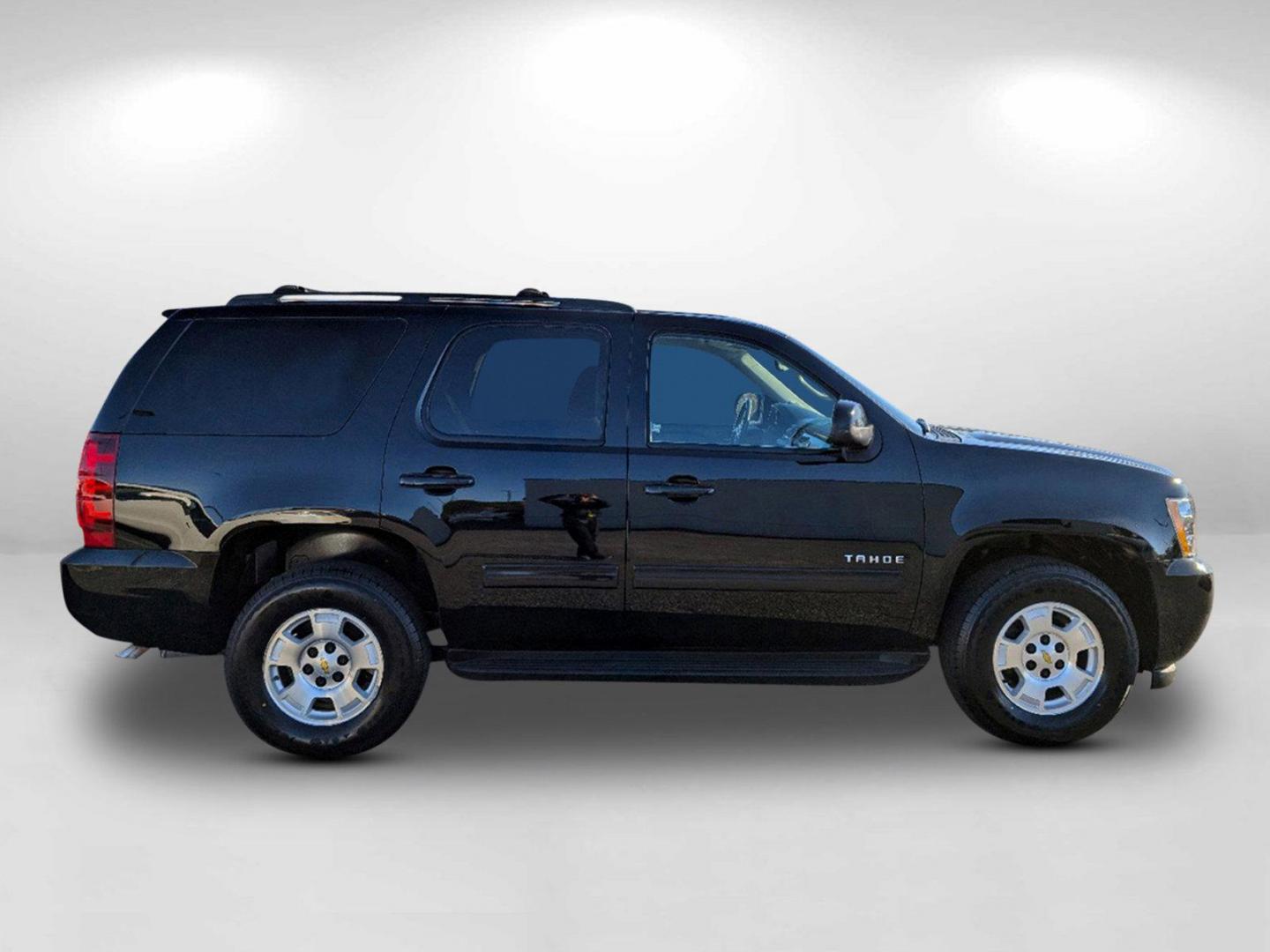 2011 /Ebony Chevrolet Tahoe LS (1GNSCAE02BR) with an Gas/Ethanol V8 5.3L/323 engine, 6-Speed Automatic w/OD transmission, located at 5115 14th Ave., Columbus, GA, 31904, (706) 323-0345, 32.511494, -84.971046 - 2011 Chevrolet Tahoe LS - Photo#3