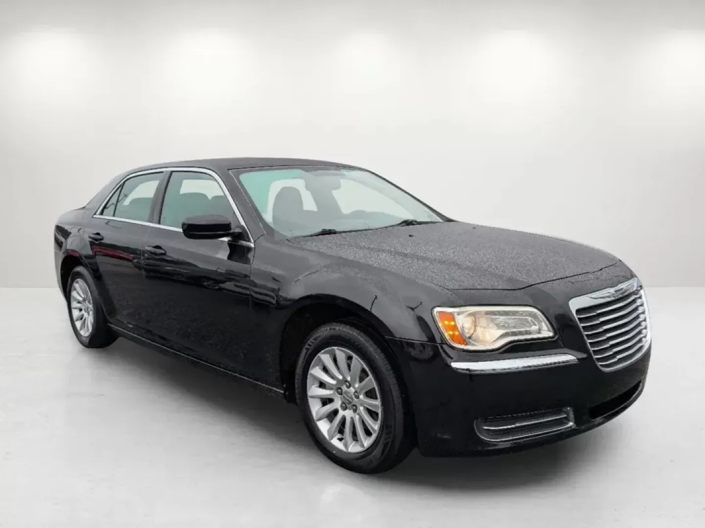 2011 /Black Interior Chrysler 300 (2C3CA4CGXBH) with an Gas/Ethanol V6 3.6L/220 engine, 5-Speed Automatic w/Manual Shift transmission, located at 5115 14th Ave., Columbus, GA, 31904, (706) 323-0345, 32.511494, -84.971046 - 2011 Chrysler 300 - Photo#2