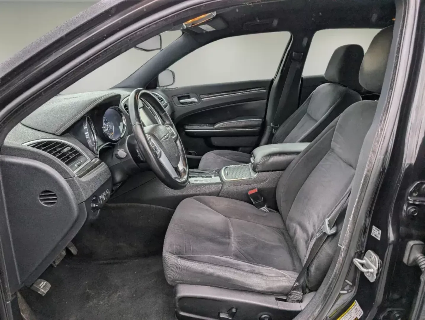 2011 /Black Interior Chrysler 300 (2C3CA4CGXBH) with an Gas/Ethanol V6 3.6L/220 engine, 5-Speed Automatic w/Manual Shift transmission, located at 5115 14th Ave., Columbus, GA, 31904, (706) 323-0345, 32.511494, -84.971046 - 2011 Chrysler 300 - Photo#9