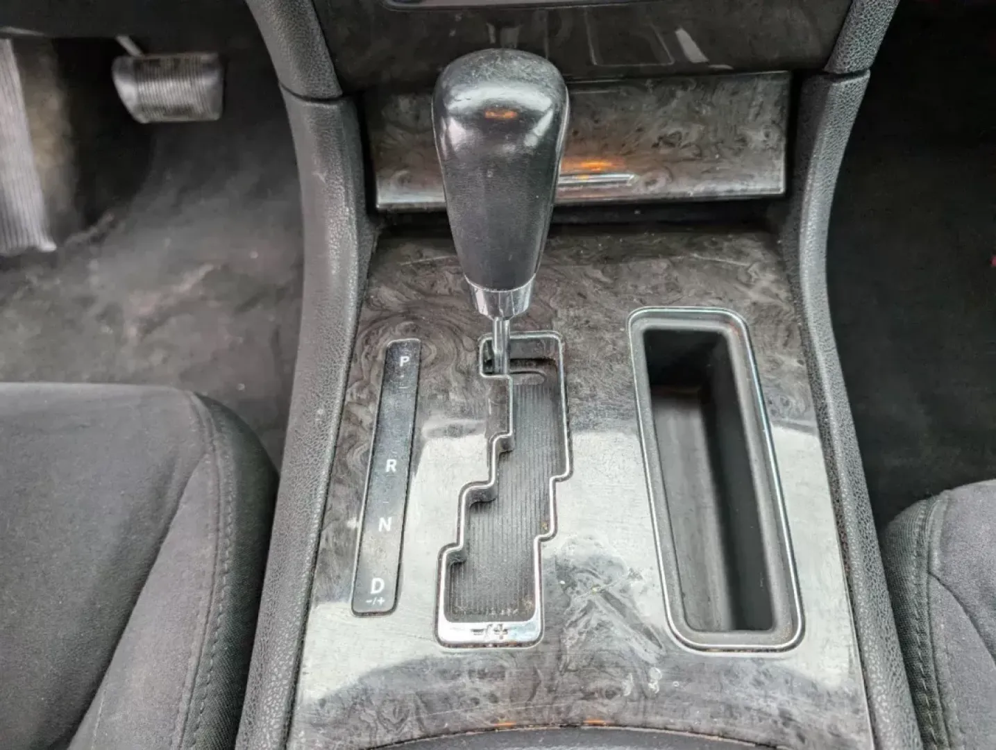 2011 /Black Interior Chrysler 300 (2C3CA4CGXBH) with an Gas/Ethanol V6 3.6L/220 engine, 5-Speed Automatic w/Manual Shift transmission, located at 5115 14th Ave., Columbus, GA, 31904, (706) 323-0345, 32.511494, -84.971046 - 2011 Chrysler 300 - Photo#13