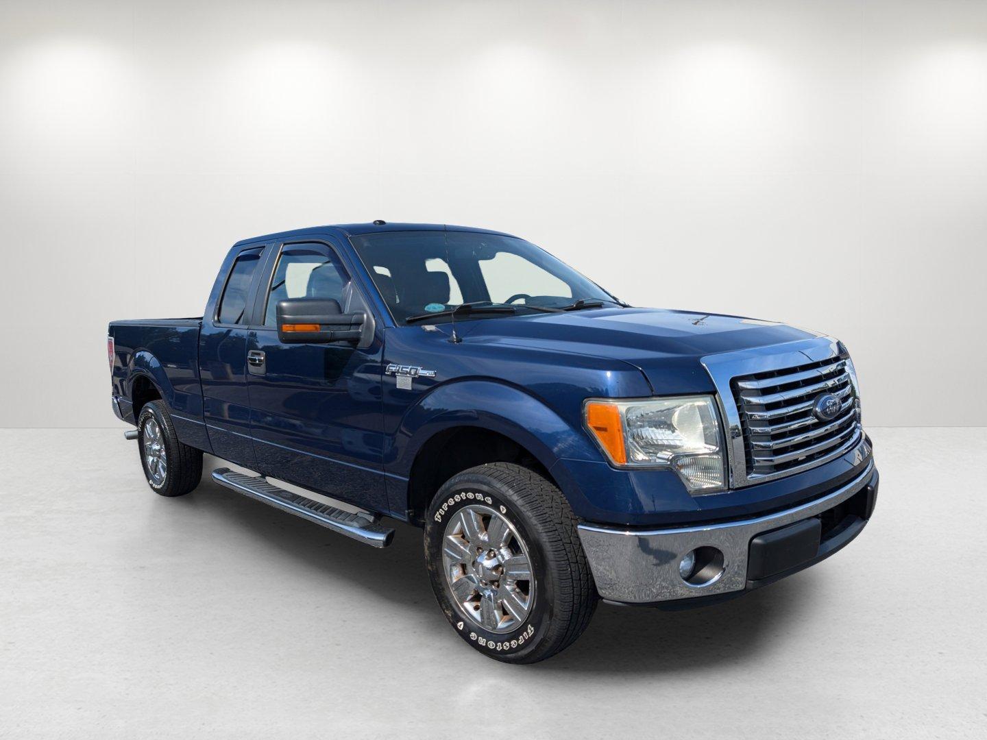2011 Ford F-150 XLT (1FTEX1CMXBF) with an Gas/Ethanol V6 3.7/227 engine, 6-Speed Automatic transmission, located at 7000 Northlake Connector, Columbus, GA, 31904, (706) 987-8085, 32.524975, -84.978134 - 2011 Ford F-150 XLT - Photo#2